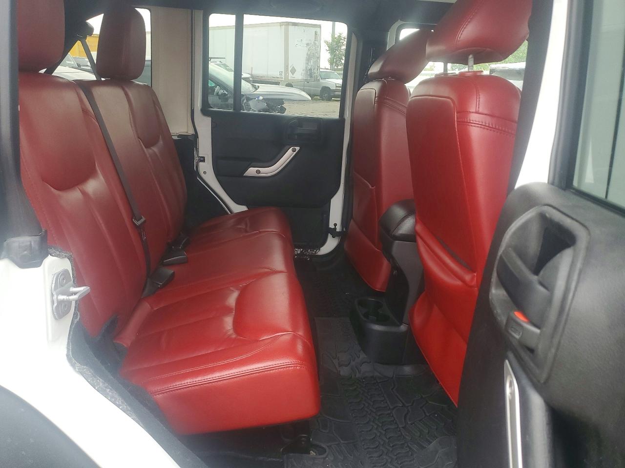 2013 Jeep Wrangler Unlimited Rubicon White vin: 1C4BJWFG5DL702848