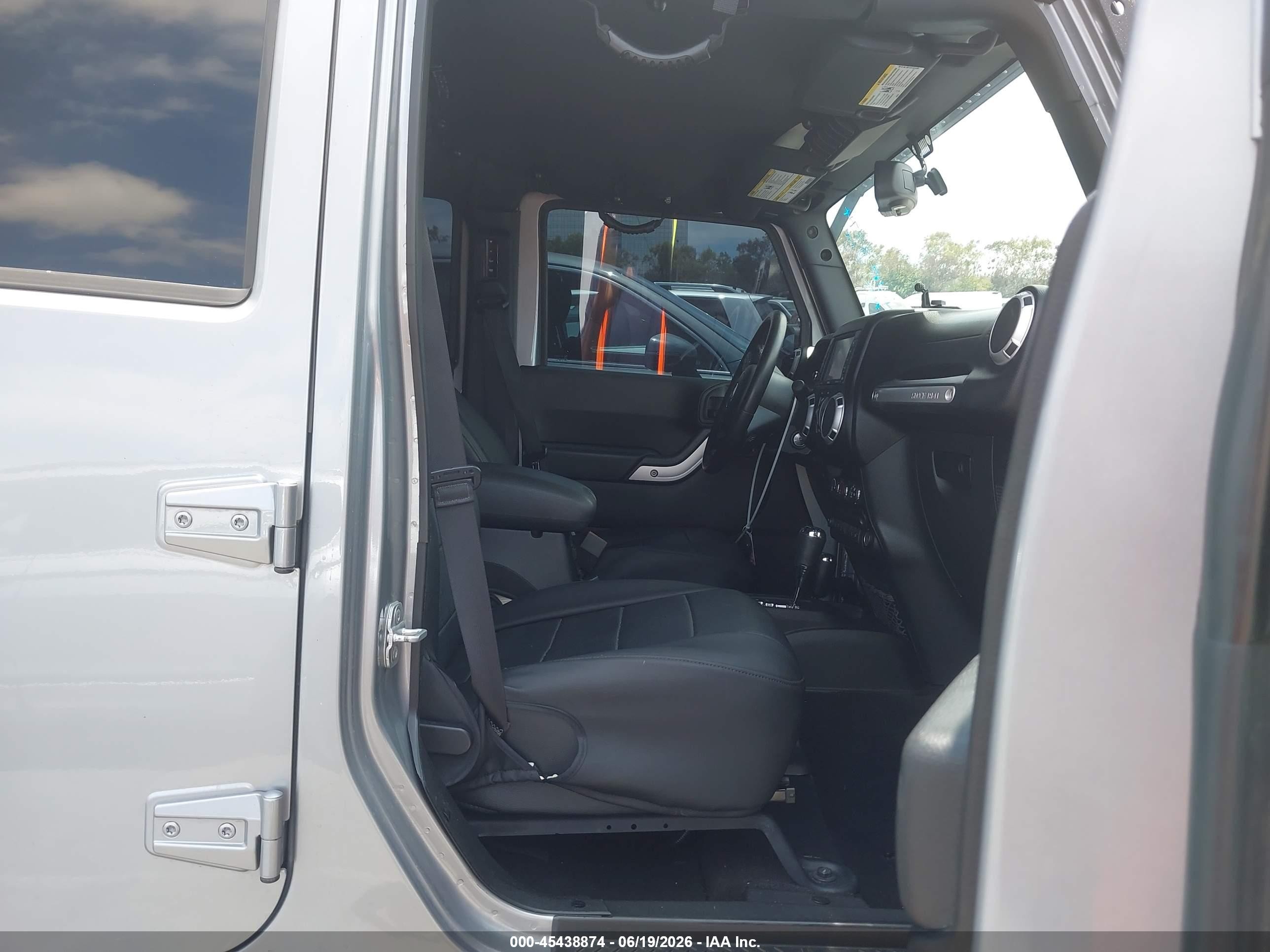 2014 Jeep Wrangler Unlimited Rubicon Silver vin: 1C4BJWFG5EL120203