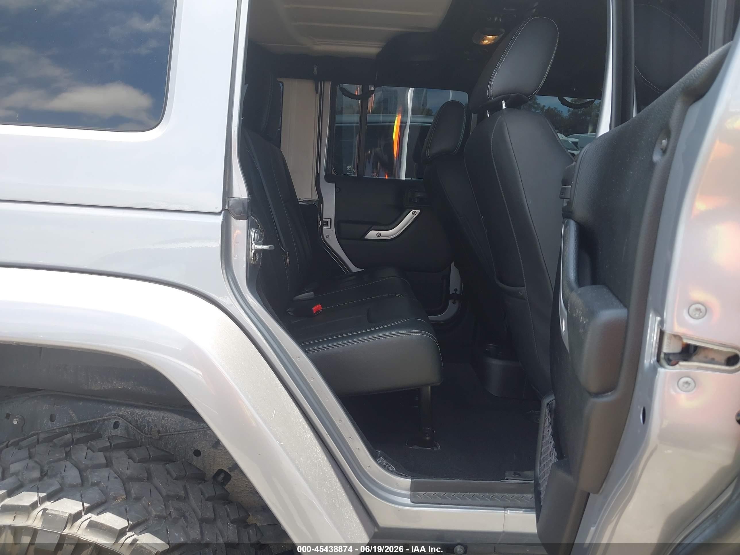 2014 Jeep Wrangler Unlimited Rubicon Silver vin: 1C4BJWFG5EL120203