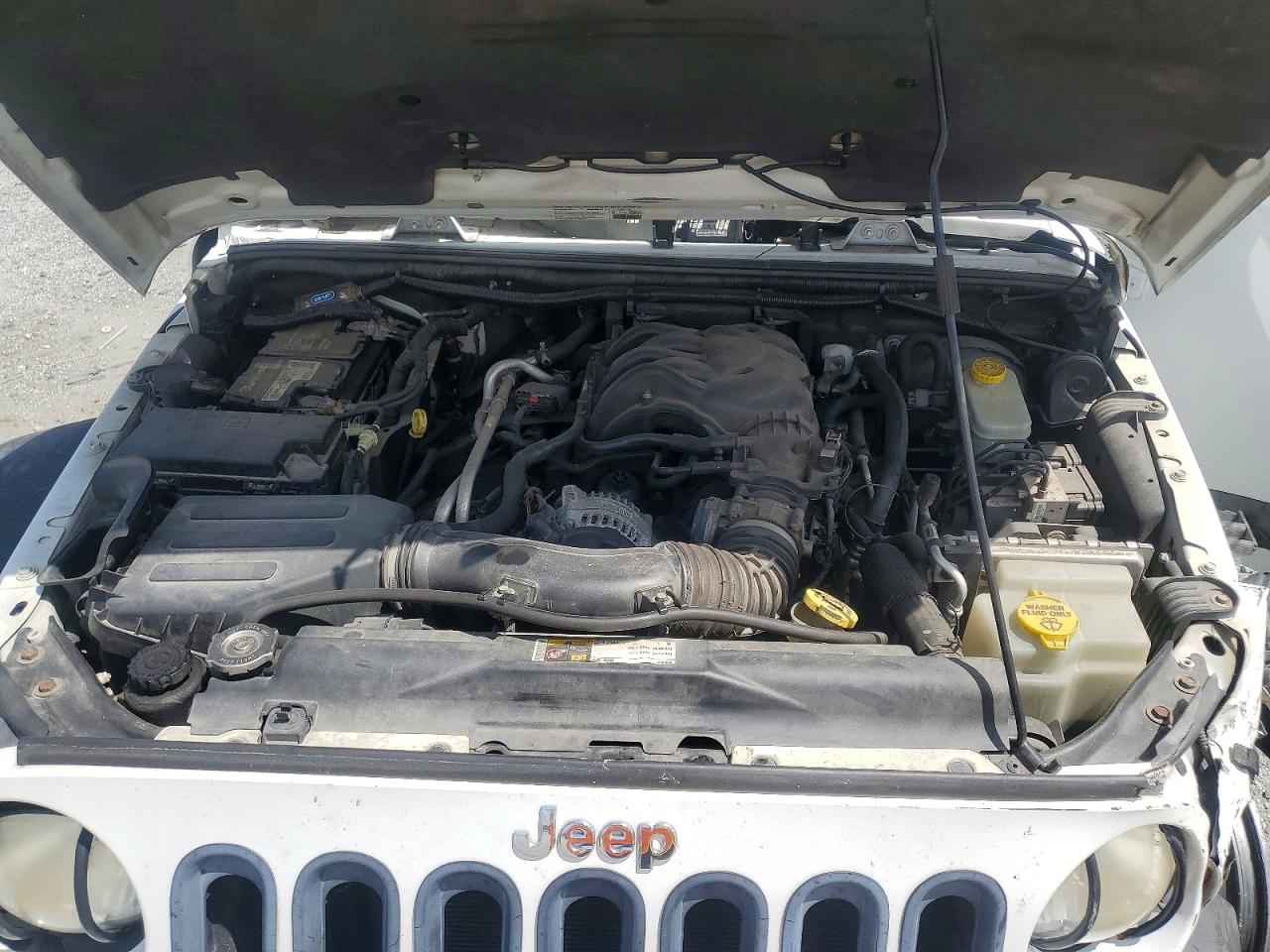 2013 Jeep Wrangler Unlimited Rubicon White vin: 1C4BJWFG6DL507549