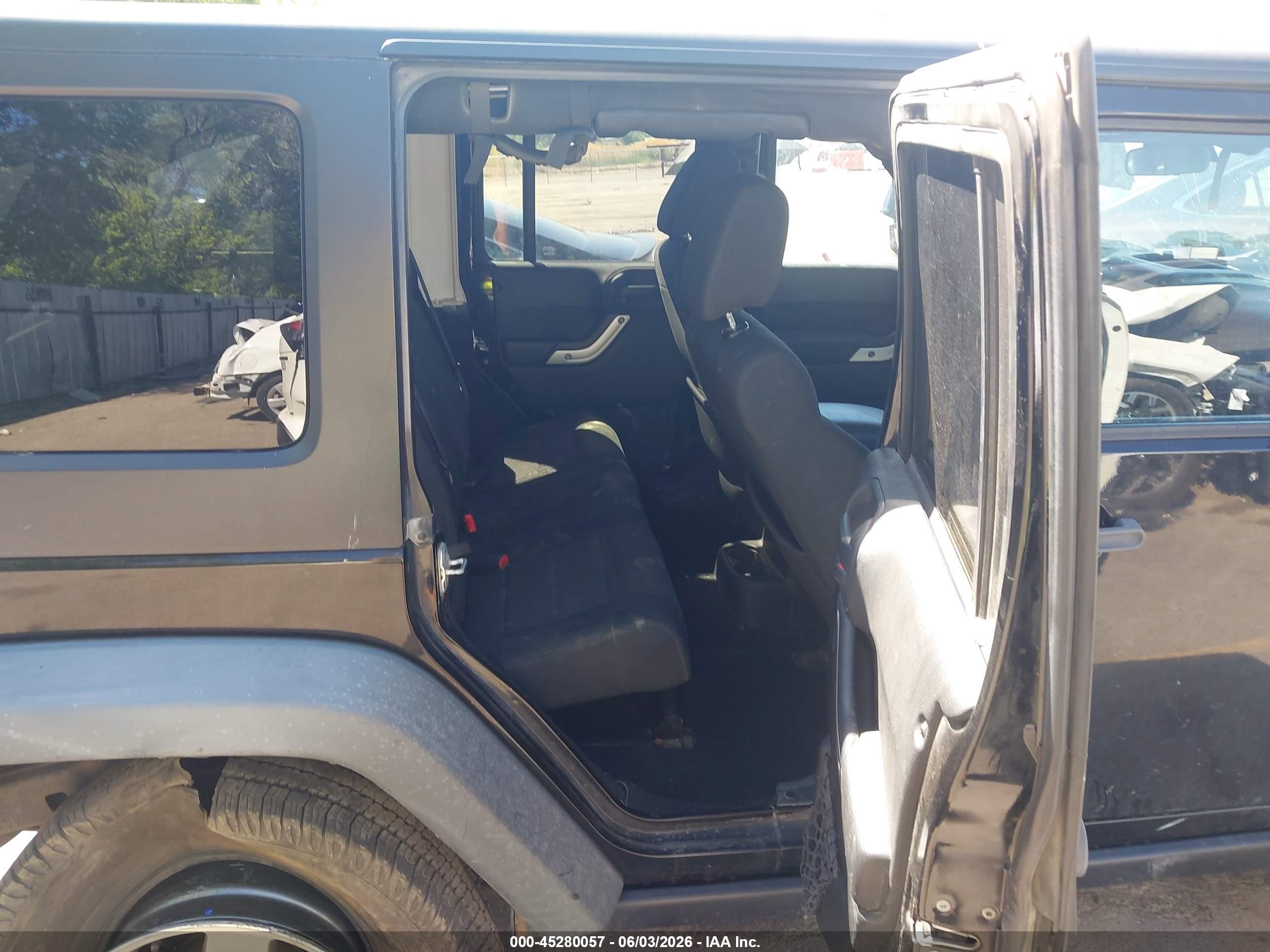 2012 Jeep Wrangler Unlimited Rubicon Black vin: 1C4BJWFG7CL157203