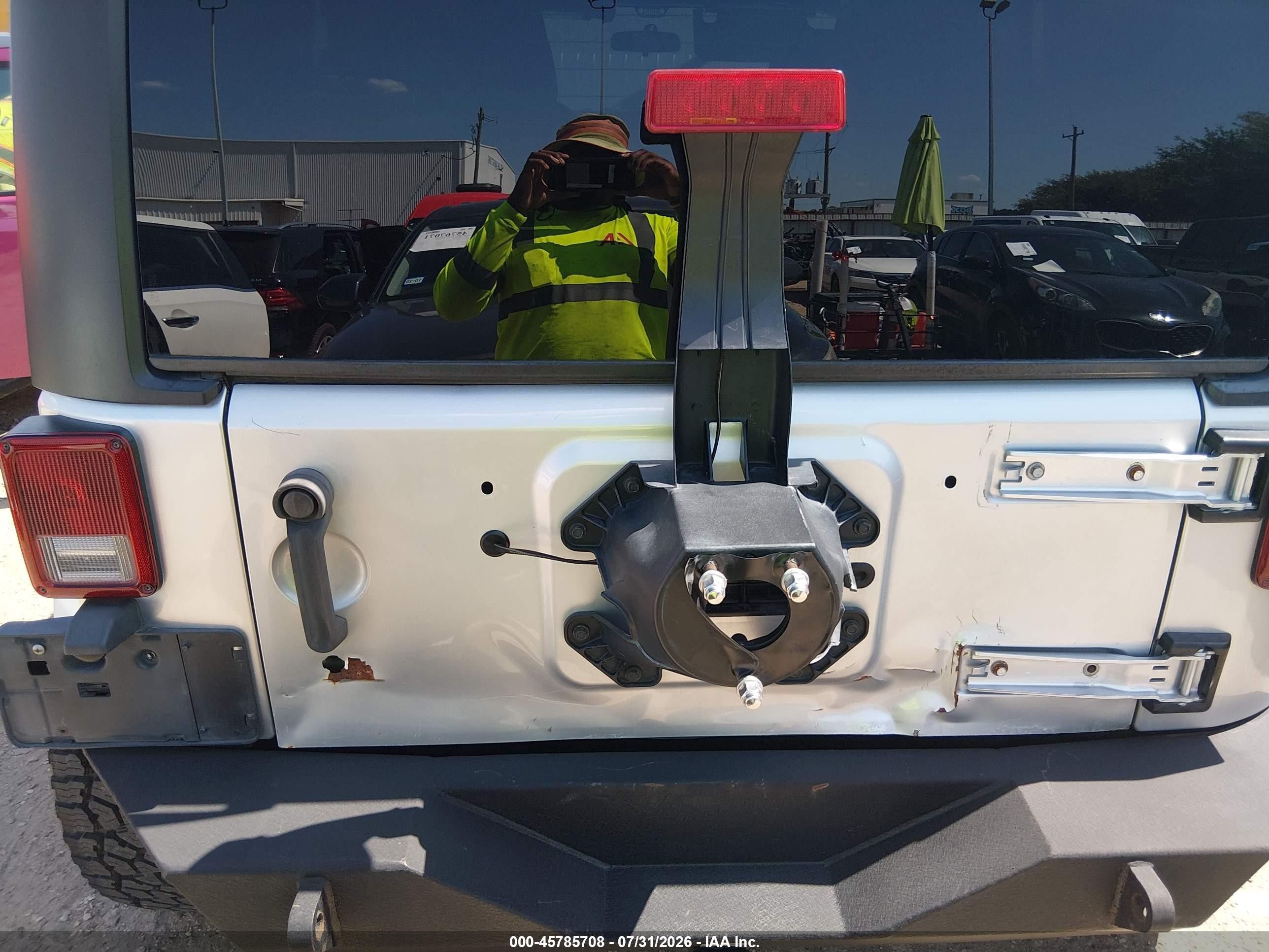 2012 Jeep Wrangler Unlimited Rubicon Silver vin: 1C4BJWFG7CL281844