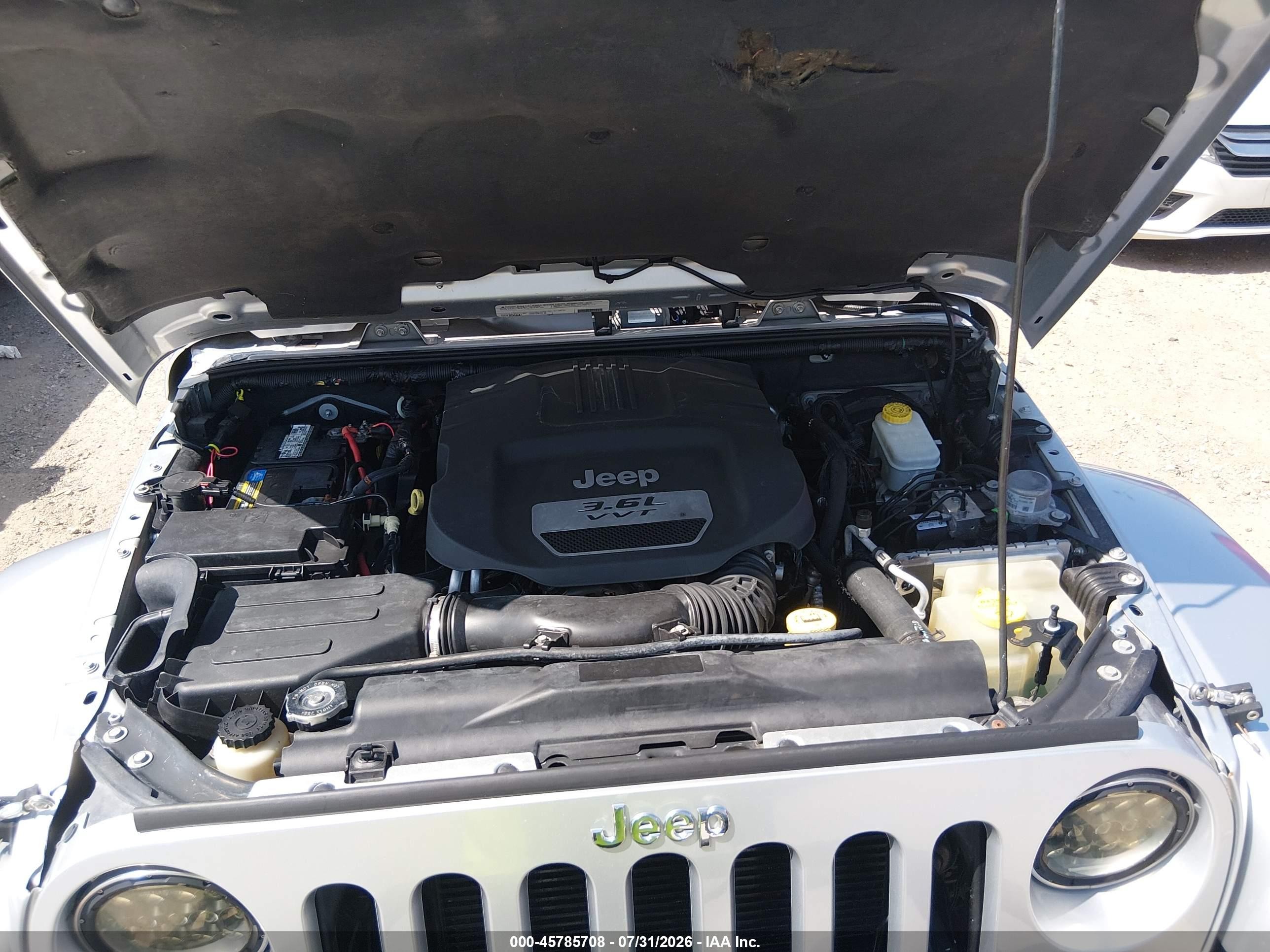 2012 Jeep Wrangler Unlimited Rubicon Silver vin: 1C4BJWFG7CL281844