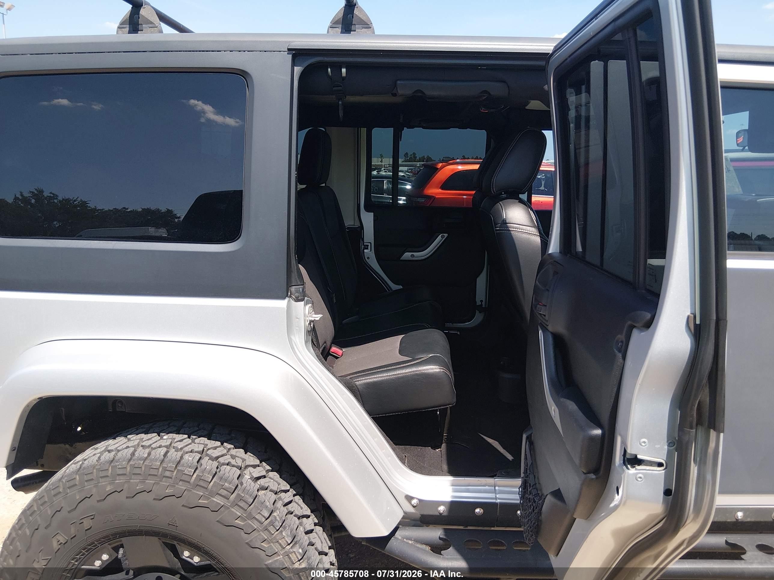 2012 Jeep Wrangler Unlimited Rubicon Silver vin: 1C4BJWFG7CL281844