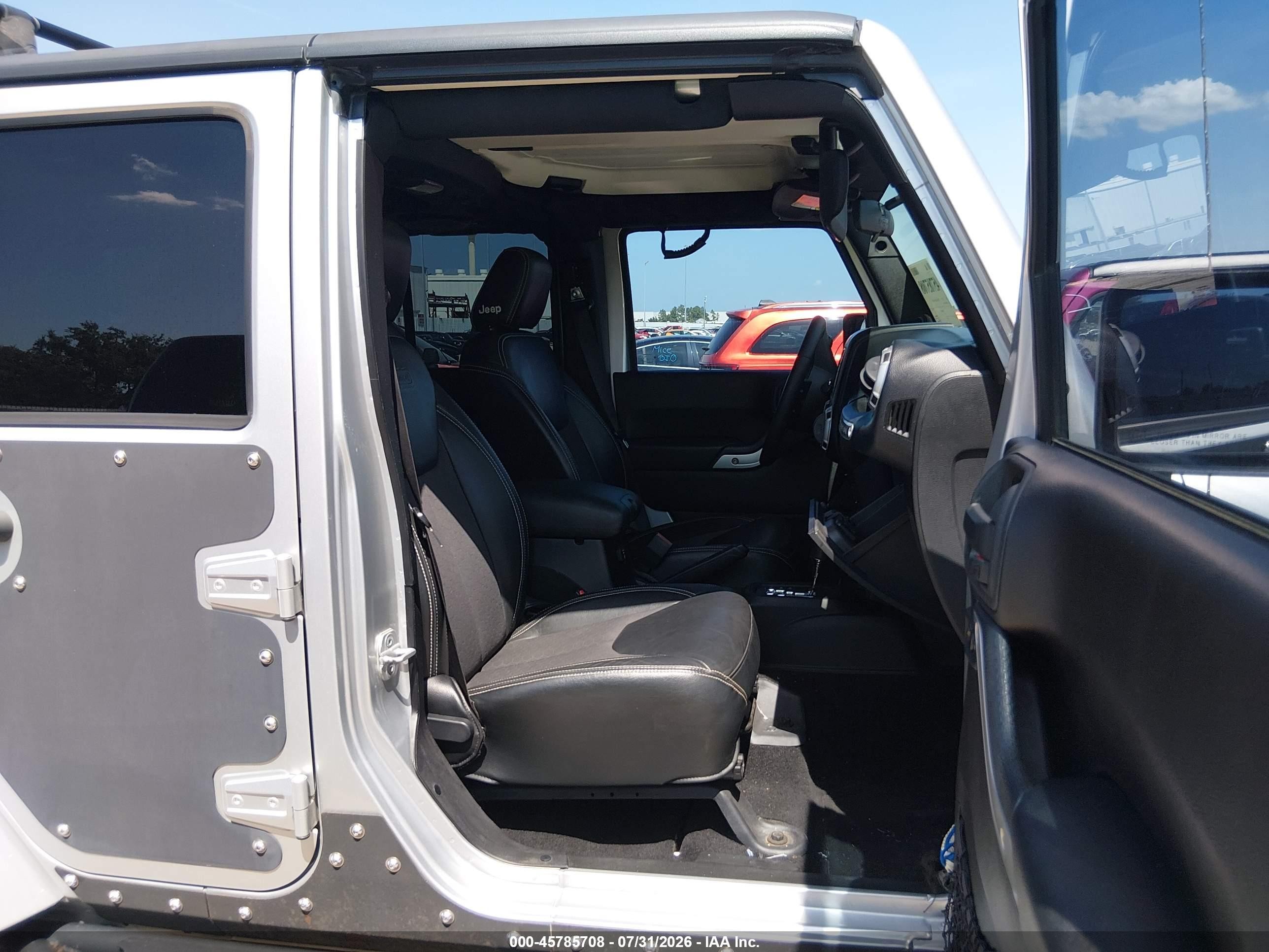 2012 Jeep Wrangler Unlimited Rubicon Silver vin: 1C4BJWFG7CL281844