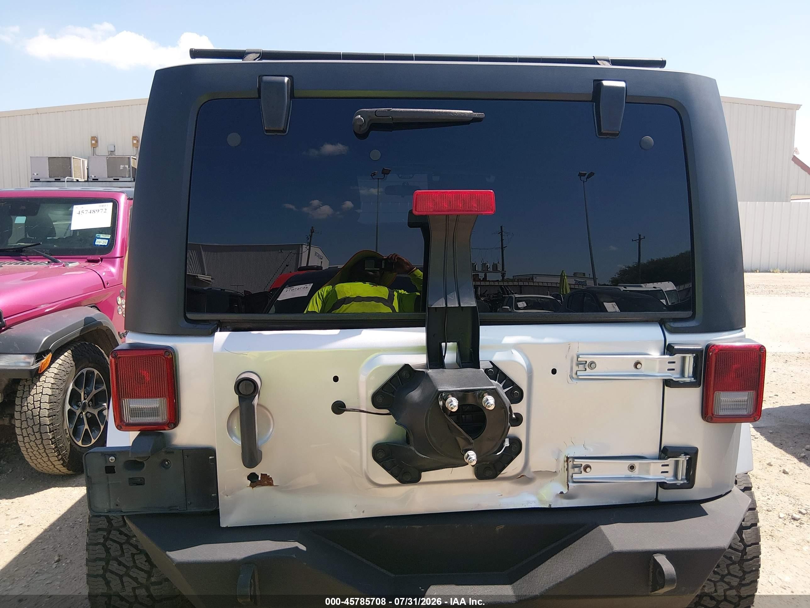 2012 Jeep Wrangler Unlimited Rubicon Silver vin: 1C4BJWFG7CL281844