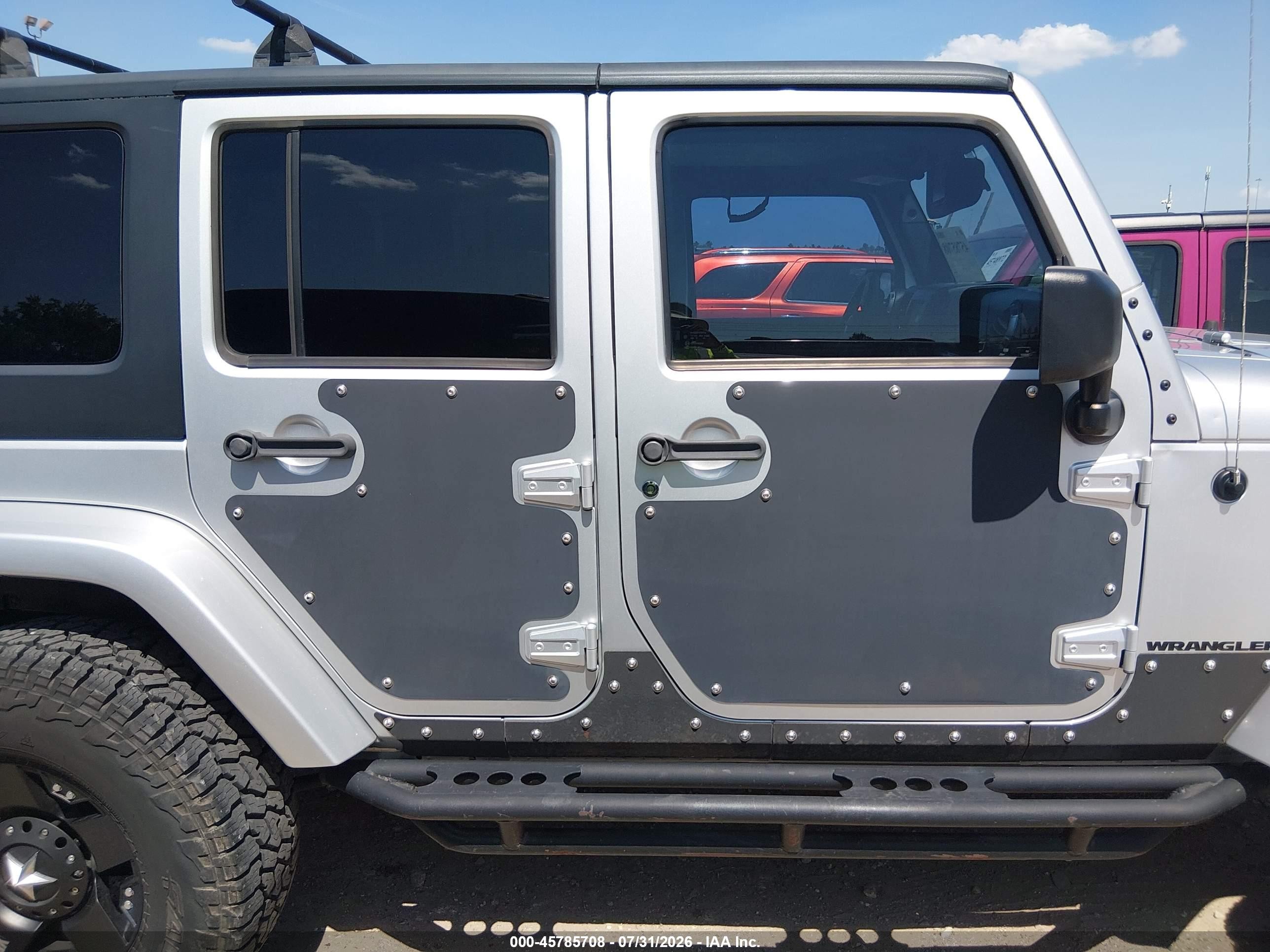 2012 Jeep Wrangler Unlimited Rubicon Silver vin: 1C4BJWFG7CL281844
