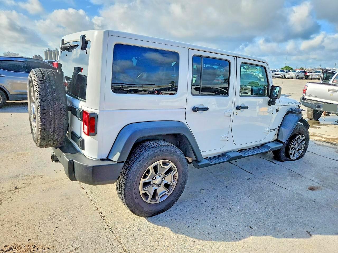 2013 Jeep Wrangler Unlimited Rubicon White vin: 1C4BJWFG7DL646430