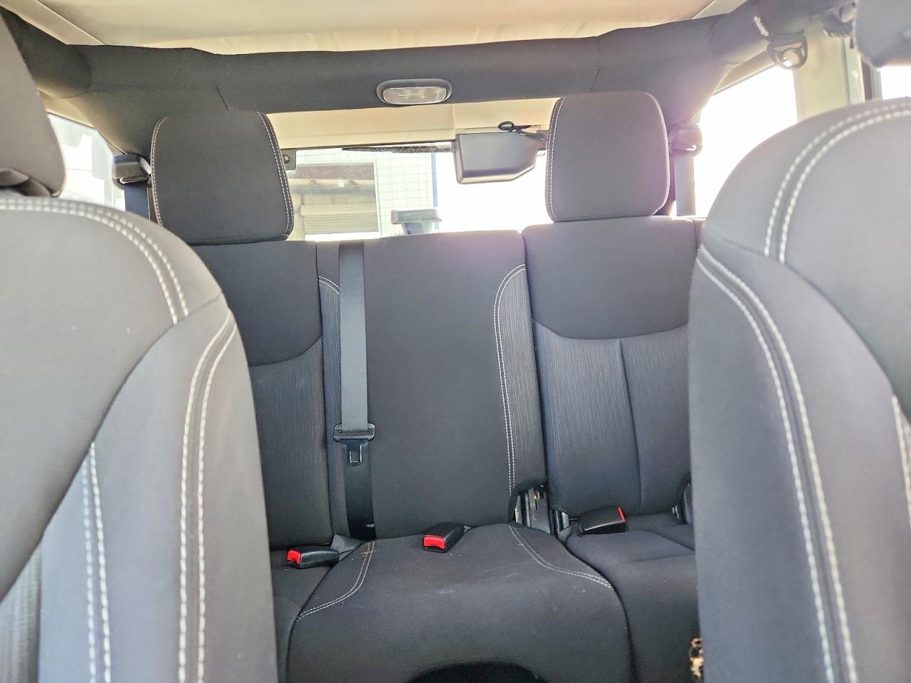 2013 Jeep Wrangler Unlimited Rubicon White vin: 1C4BJWFG7DL646430