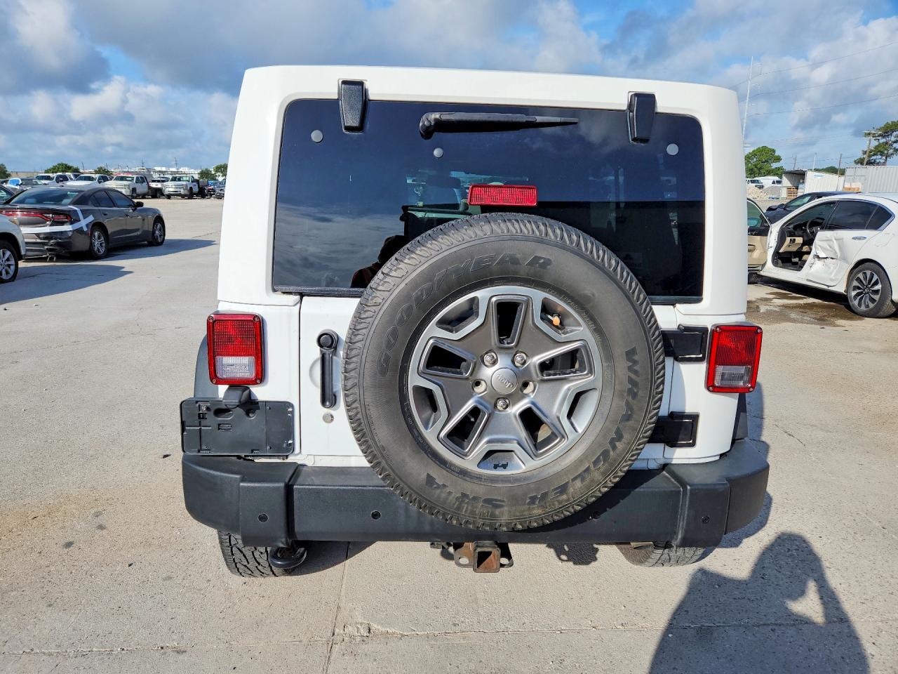 2013 Jeep Wrangler Unlimited Rubicon White vin: 1C4BJWFG7DL646430