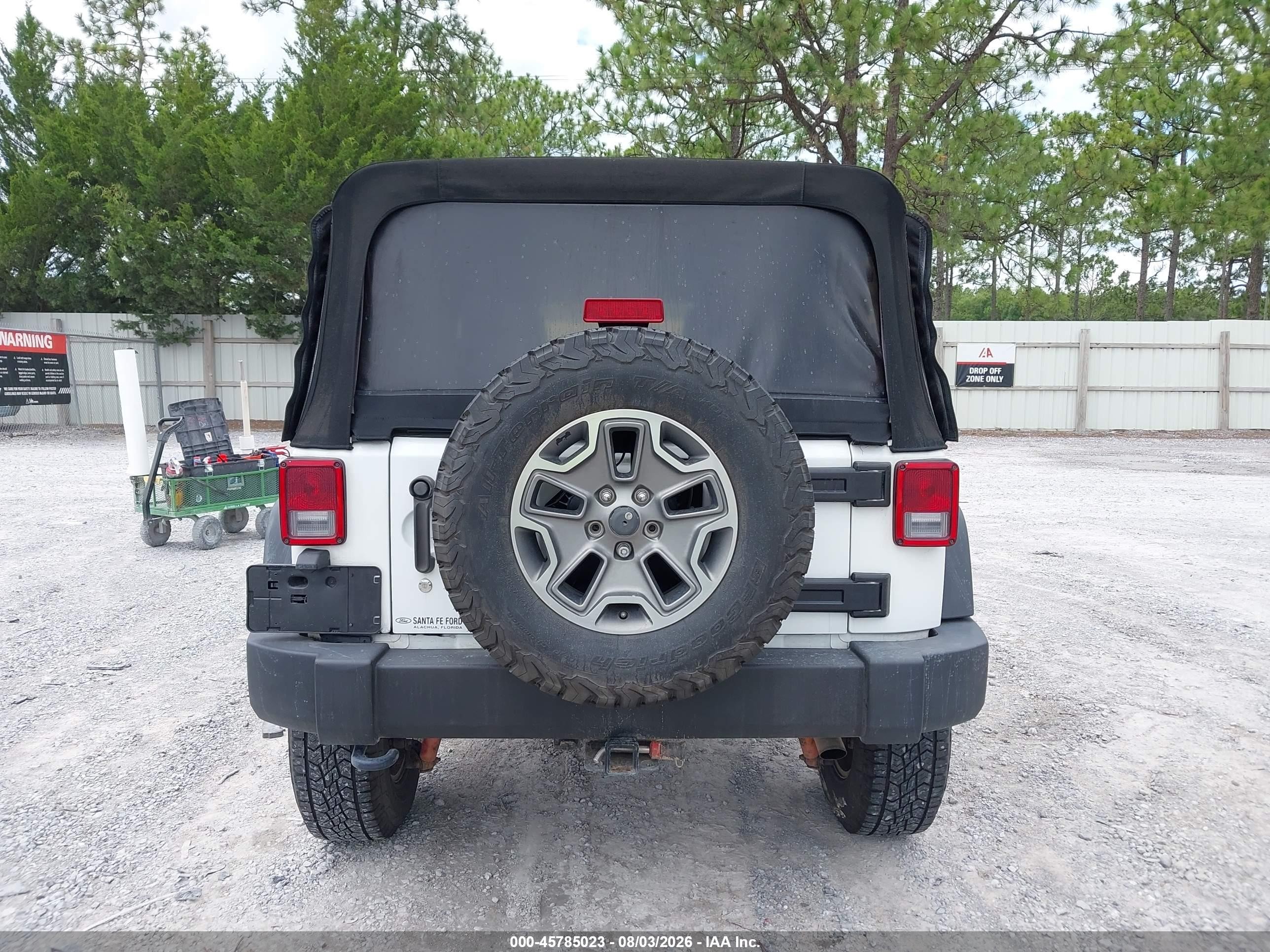 2015 Jeep Wrangler Unlimited Rubicon White vin: 1C4BJWFG7FL515095