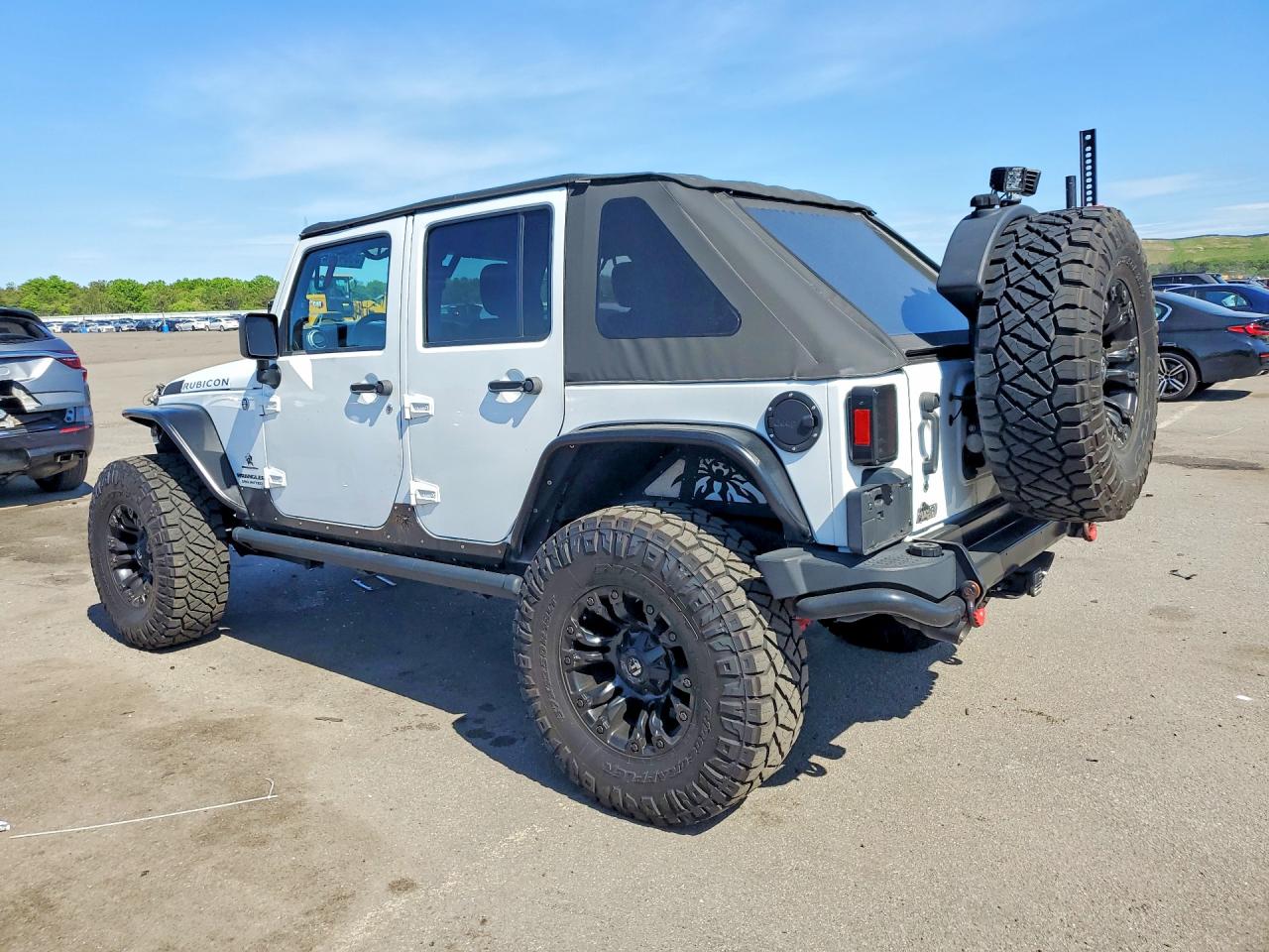2012 Jeep Wrangler Unlimited Rubicon White vin: 1C4BJWFG8CL227131
