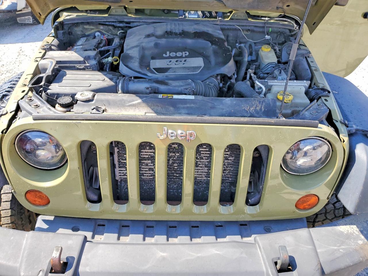 2013 Jeep Wrangler Unlimited Rubicon Green vin: 1C4BJWFG8DL567199