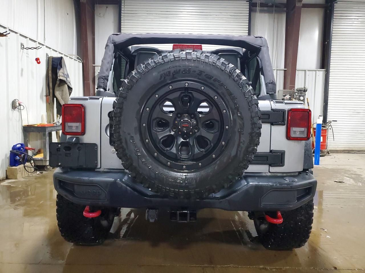 2015 Jeep Wrangler Unlimited Rubicon Silver vin: 1C4BJWFG8FL544427
