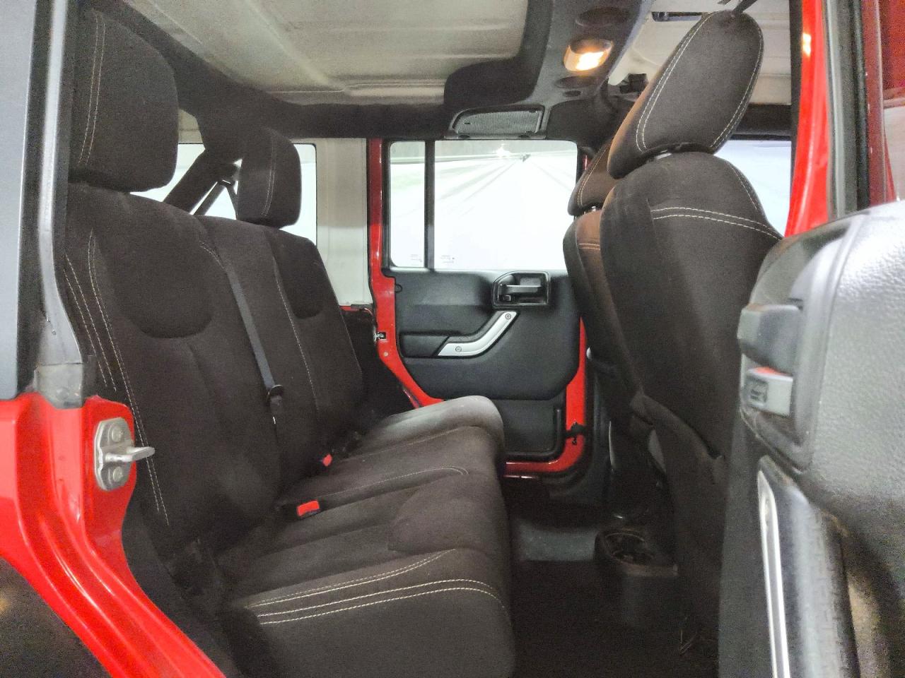 2015 Jeep Wrangler Unlimited Rubicon Red vin: 1C4BJWFG8FL598102