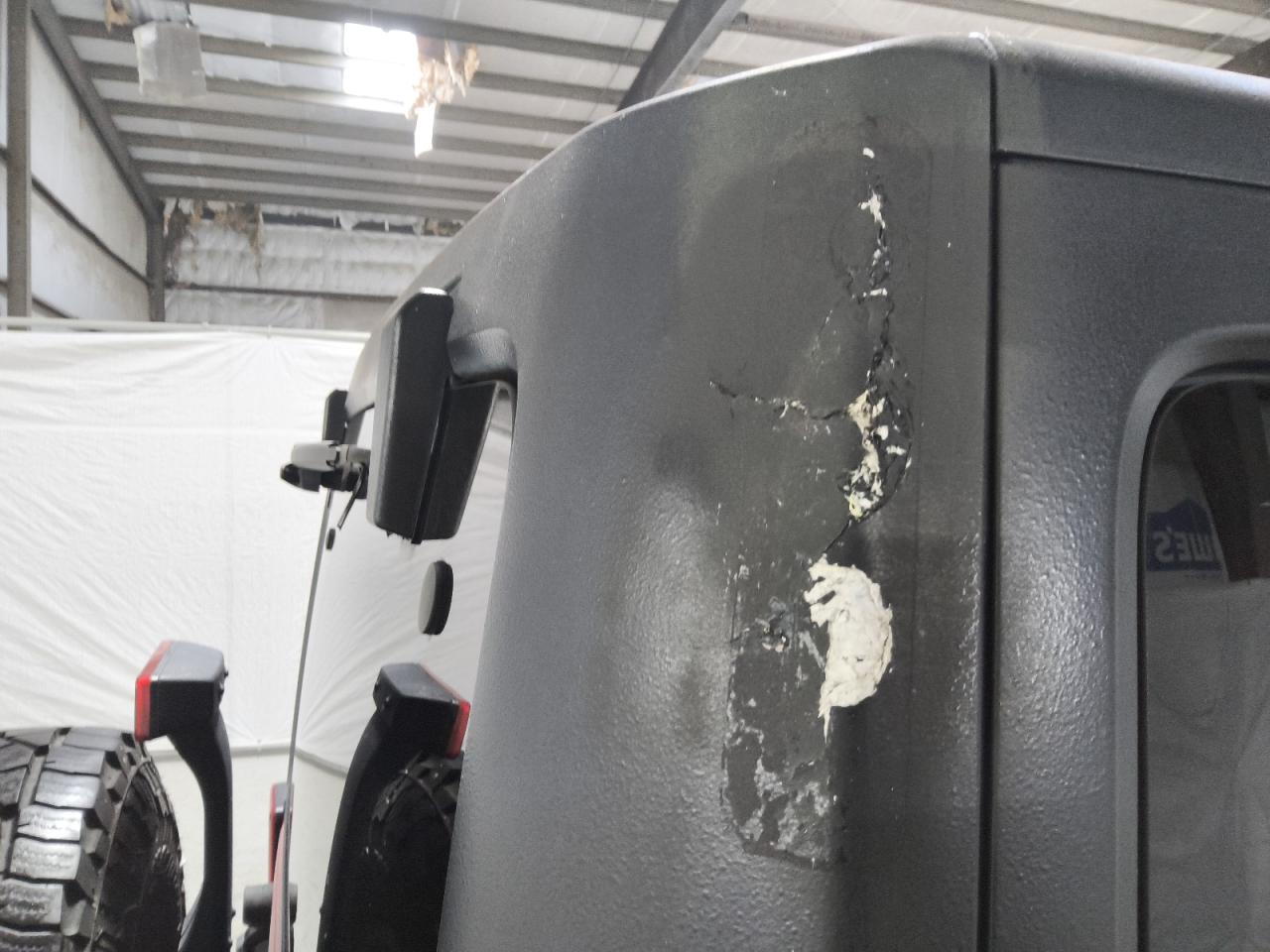 2015 Jeep Wrangler Unlimited Rubicon Red vin: 1C4BJWFG8FL598102 Damage: Right Drip Rail, Chipped, 10 Or More