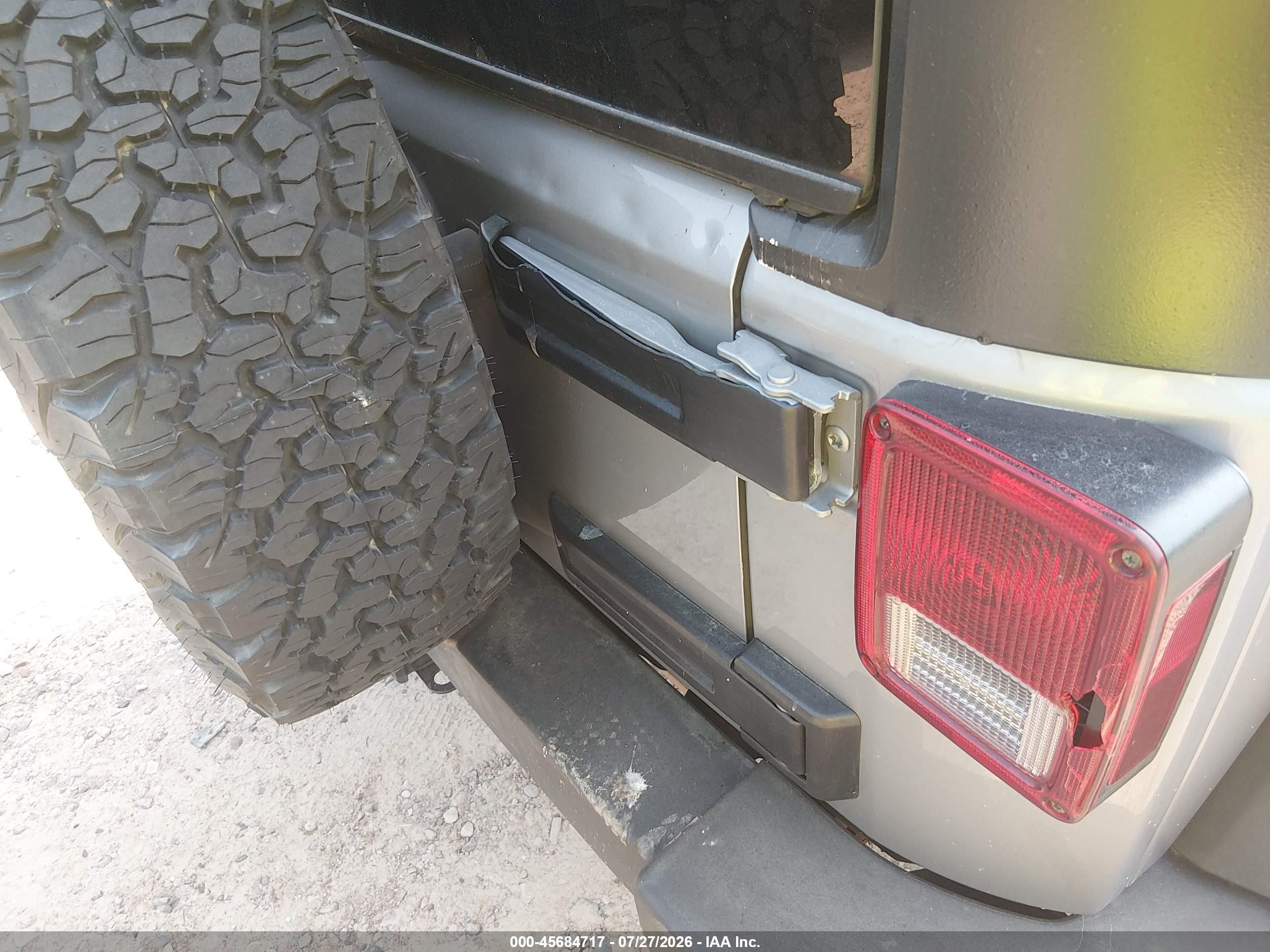 2015 Jeep Wrangler Unlimited Rubicon Silver vin: 1C4BJWFG8FL620017