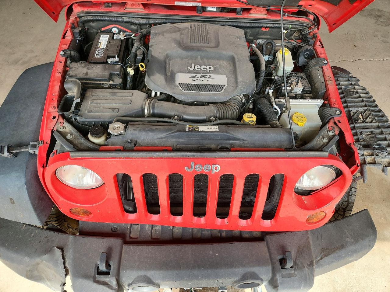 2013 Jeep Wrangler Unlimited Rubicon Red vin: 1C4BJWFG9DL615390