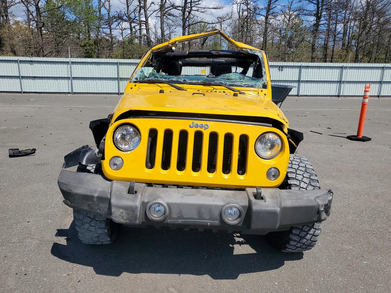 2015 Jeep Wrangler Unlimited Rubicon Yellow vin: 1C4BJWFG9FL566243