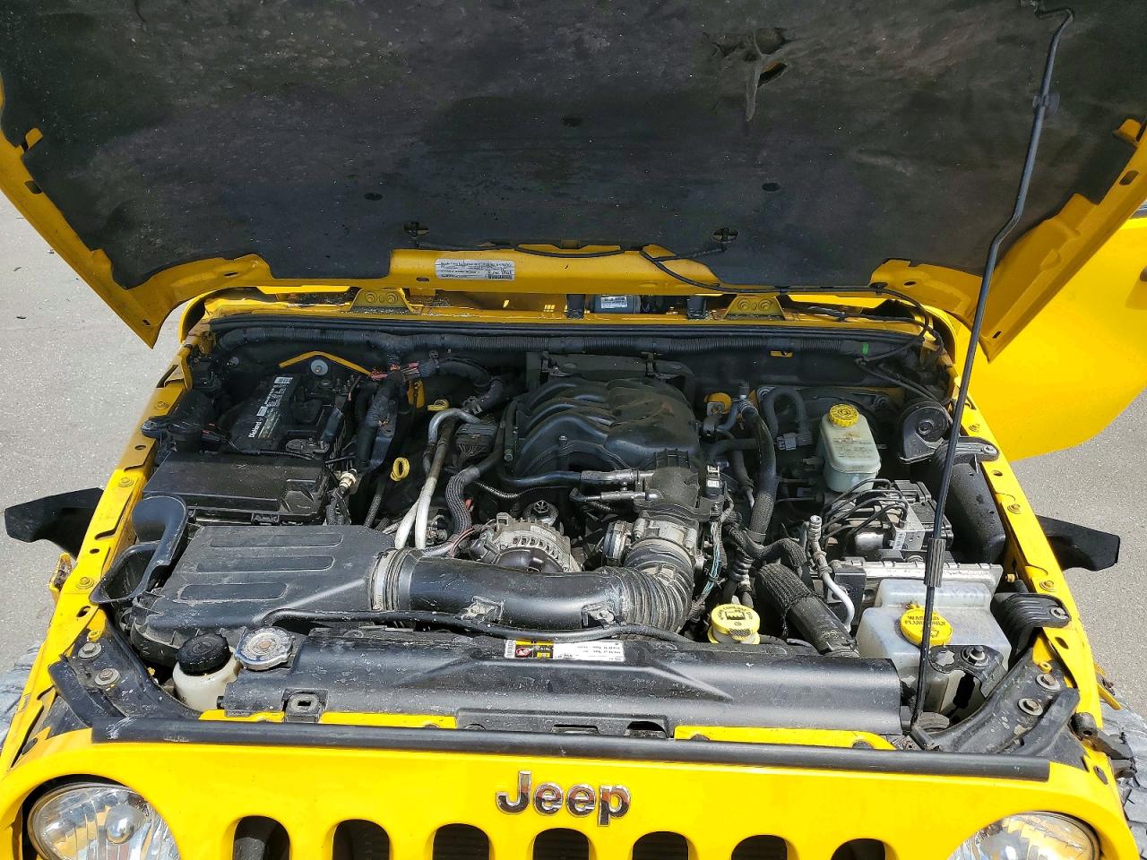 2015 Jeep Wrangler Unlimited Rubicon Yellow vin: 1C4BJWFG9FL566243