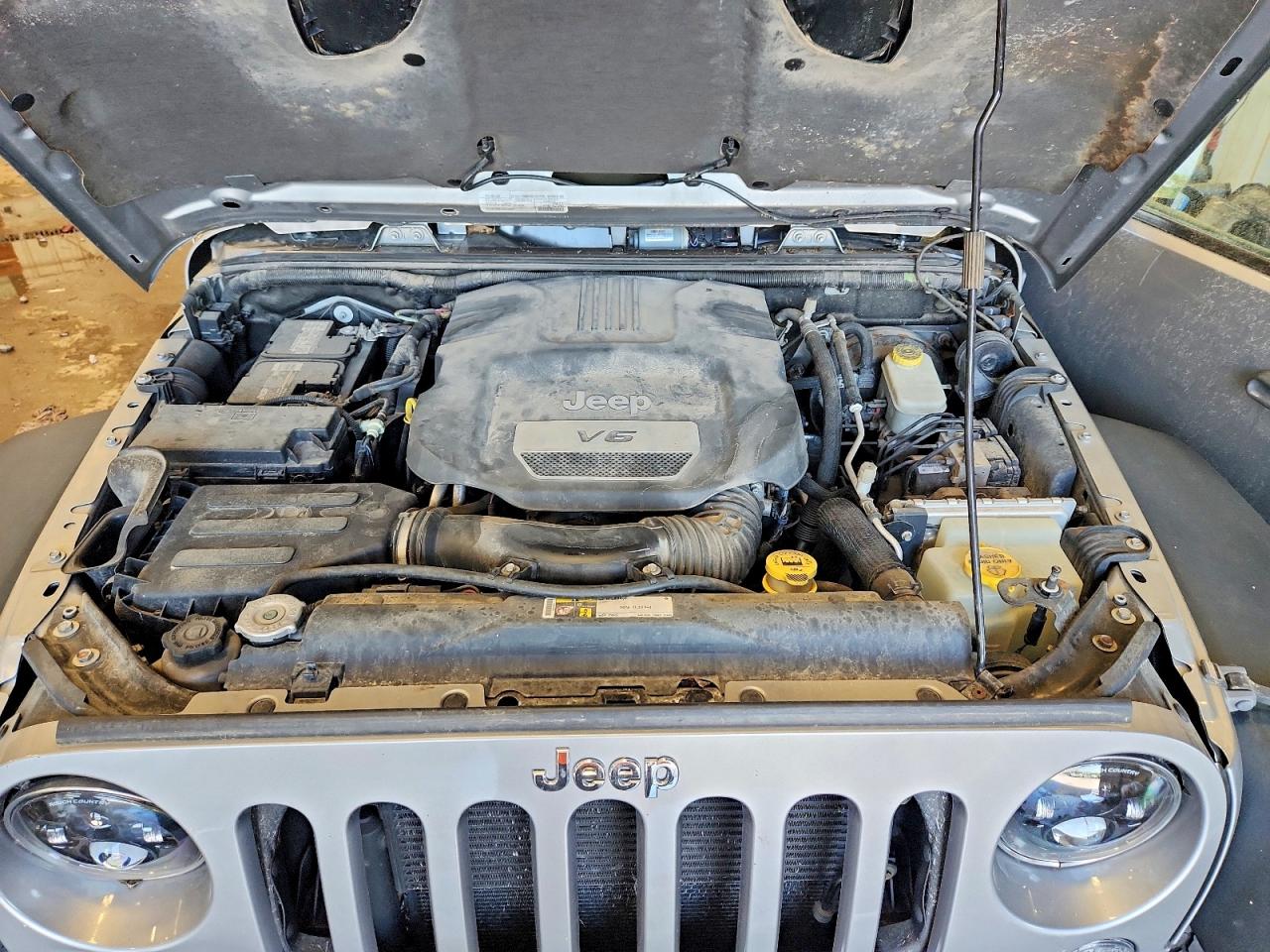 2015 Jeep Wrangler Unlimited Rubicon Серебряный vin: 1C4BJWFG9FL766412