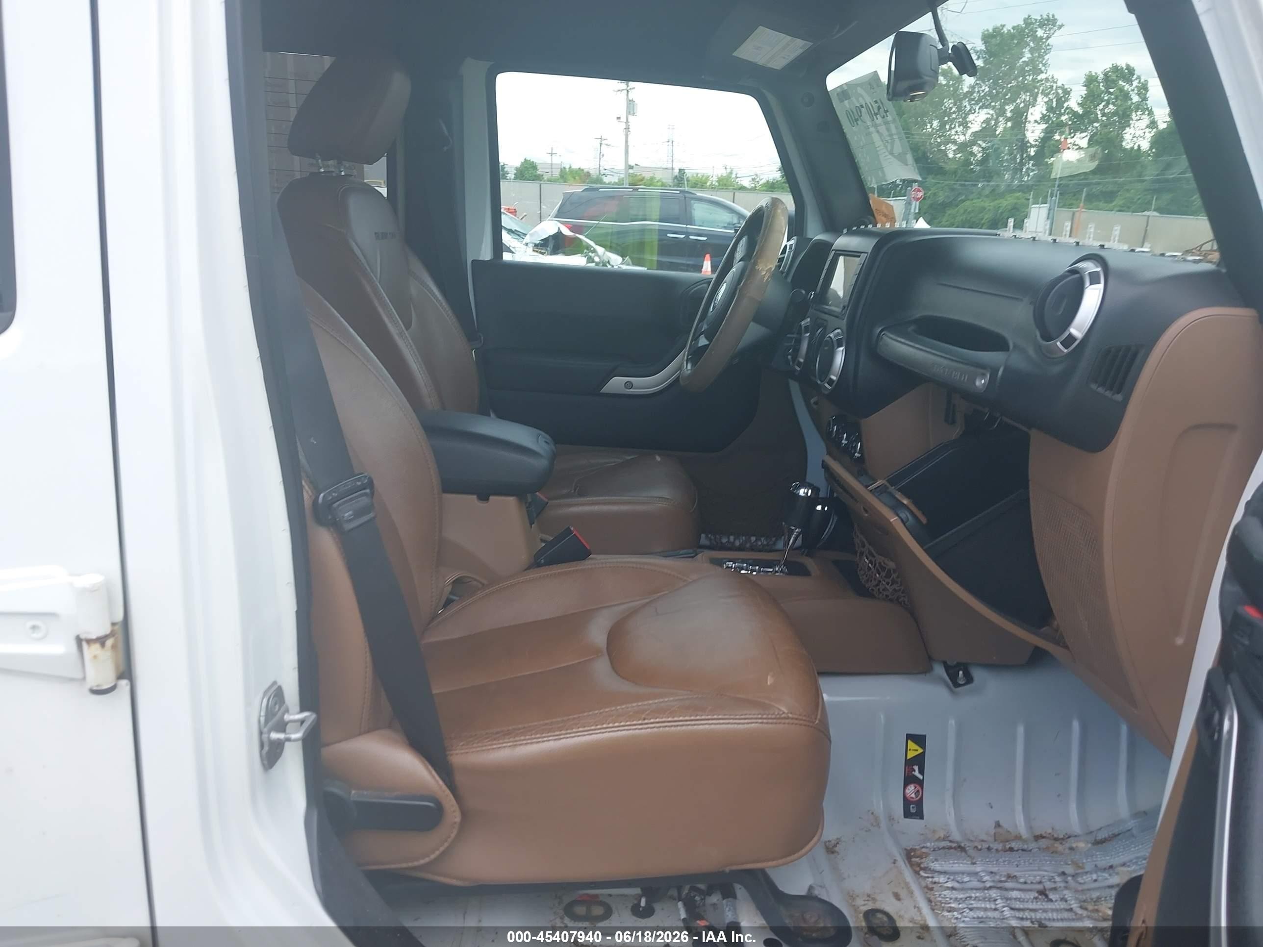 2013 Jeep Wrangler Unlimited Rubicon White vin: 1C4BJWFGXDL638239