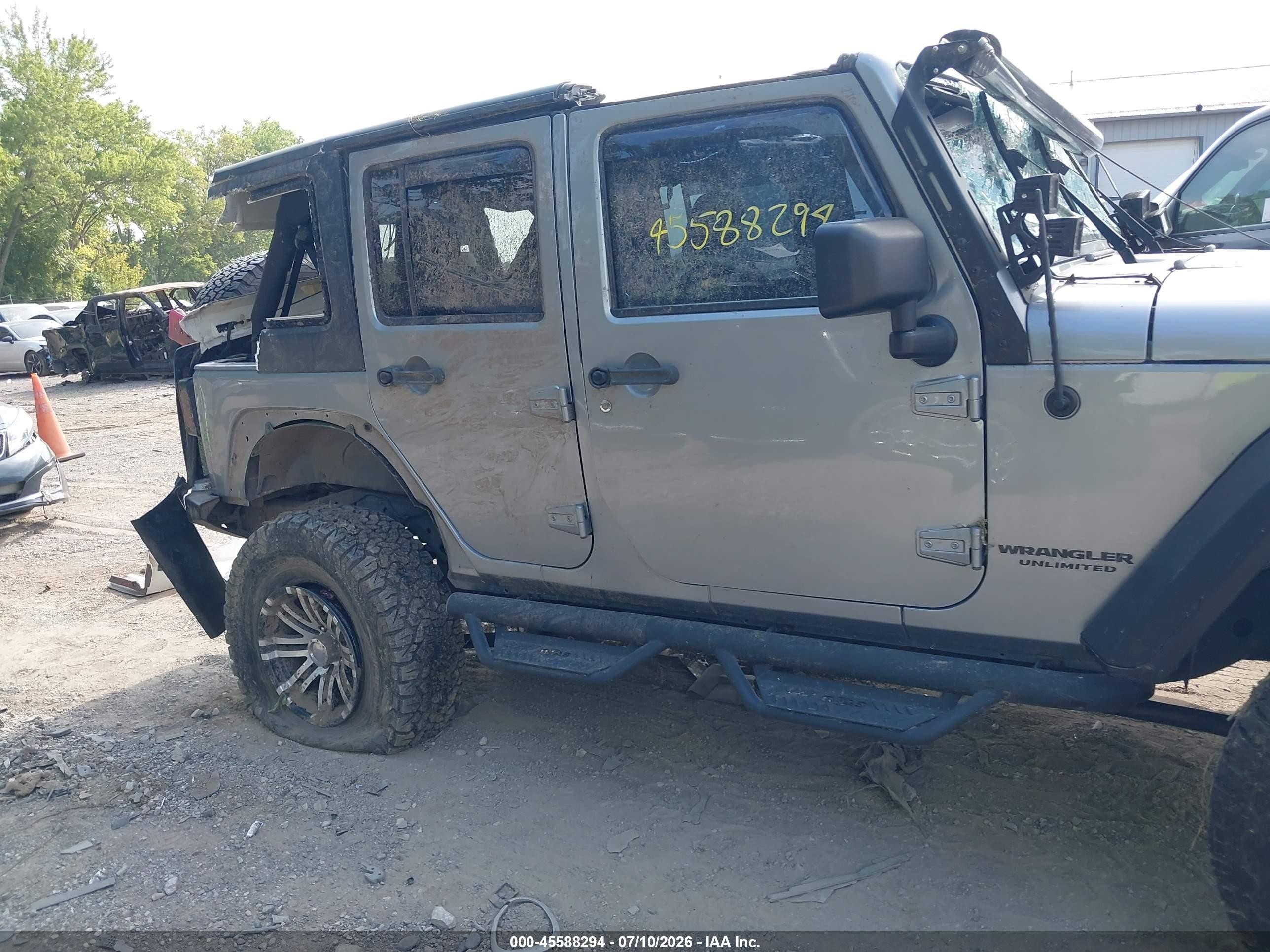 2013 Jeep Wrangler Unlimited Rubicon Silver vin: 1C4BJWFGXDL656515