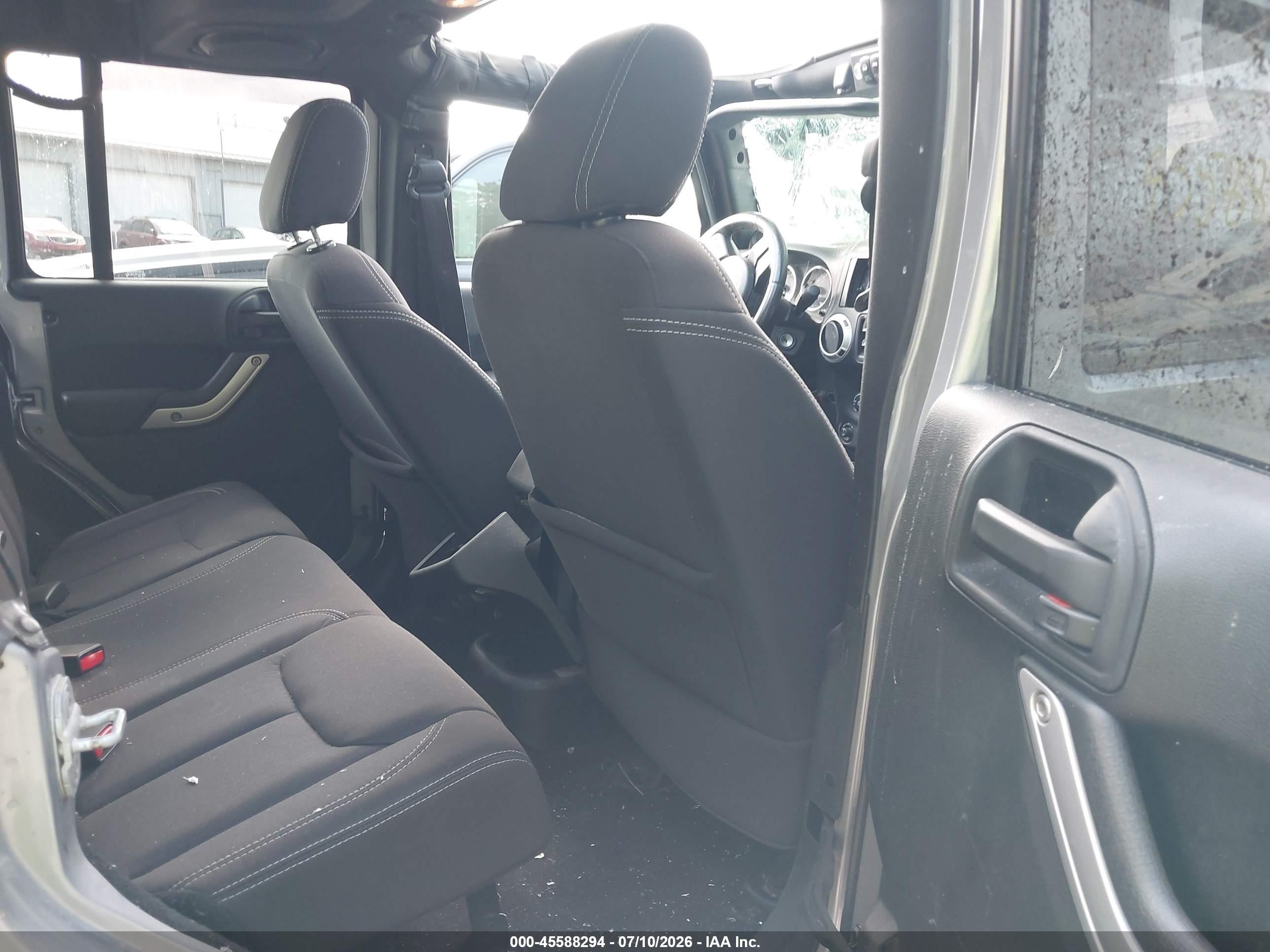 2013 Jeep Wrangler Unlimited Rubicon Silver vin: 1C4BJWFGXDL656515