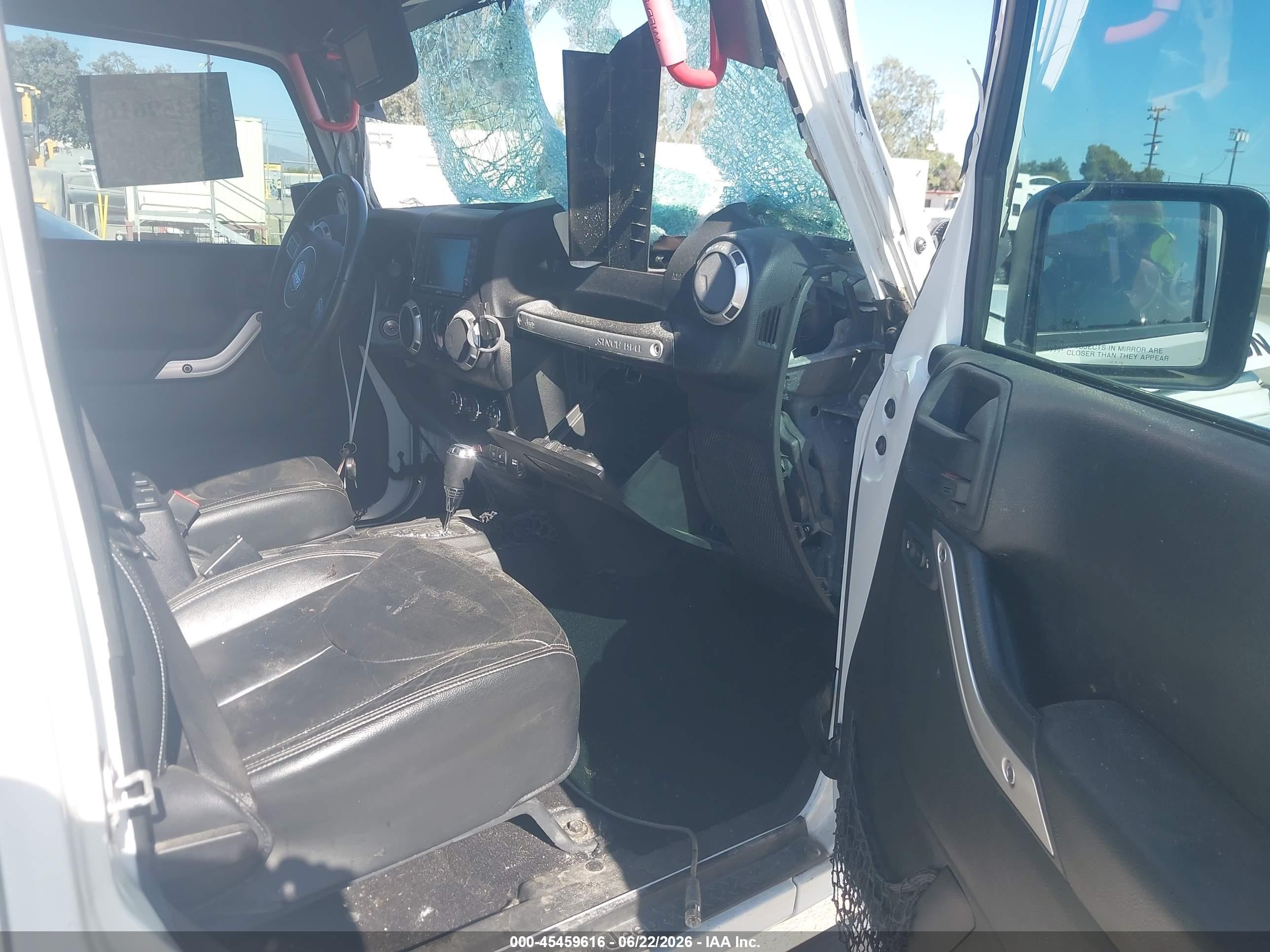 2015 Jeep Wrangler Unlimited Rubicon White vin: 1C4BJWFGXFL766564