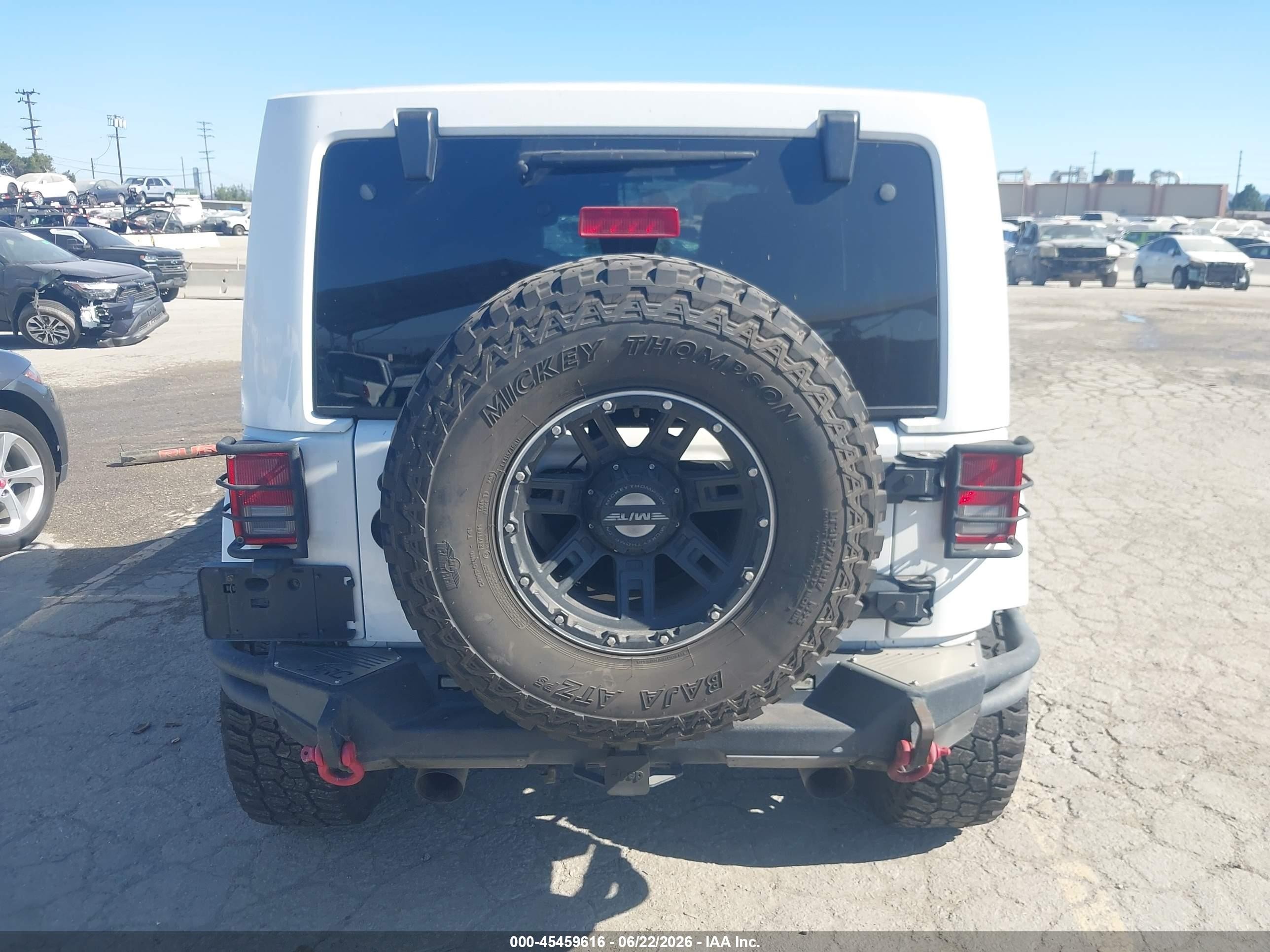 2015 Jeep Wrangler Unlimited Rubicon White vin: 1C4BJWFGXFL766564