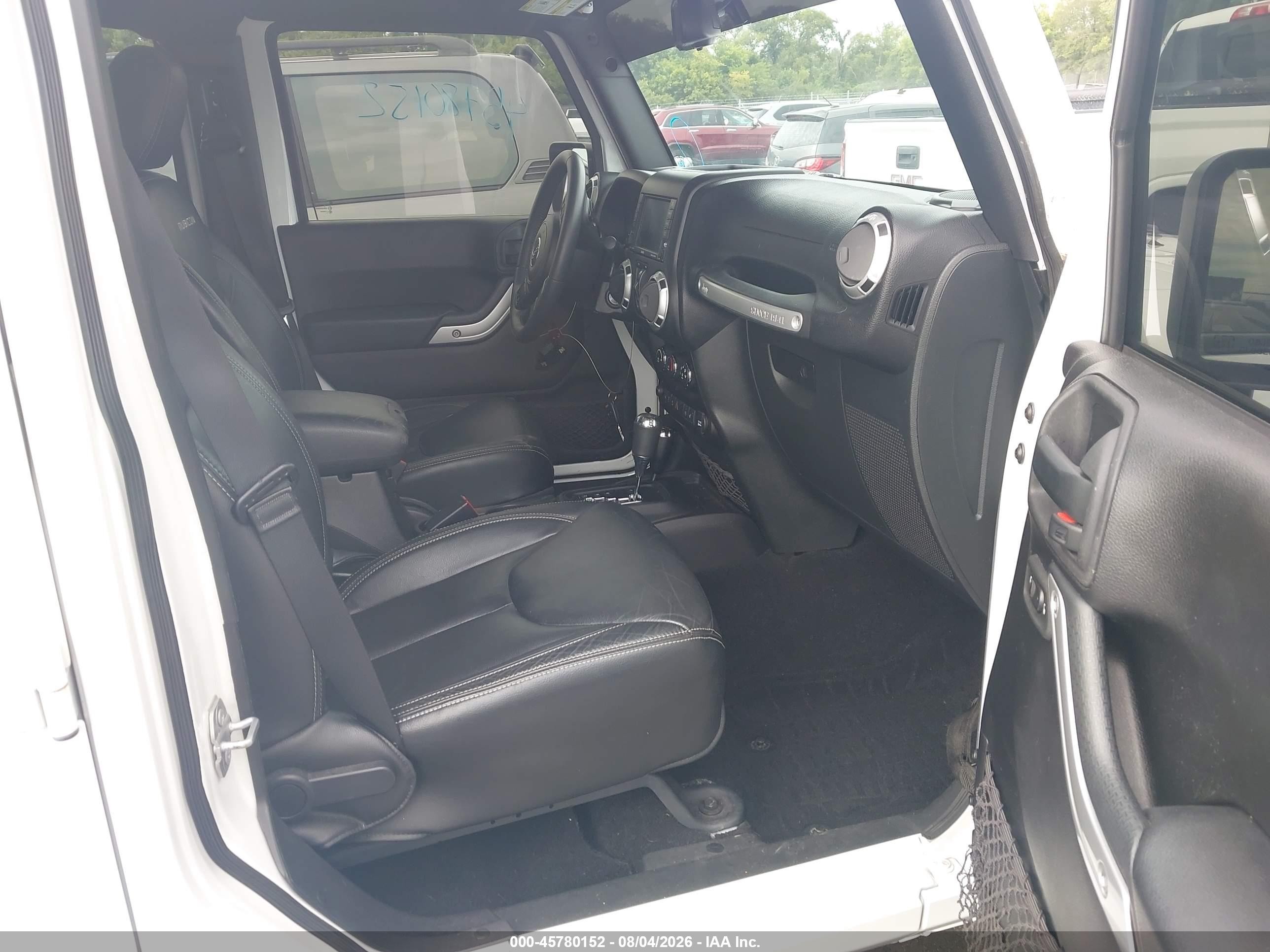 2015 Jeep Wrangler Unlimited Rubicon White vin: 1C4BJWFGXFL767746