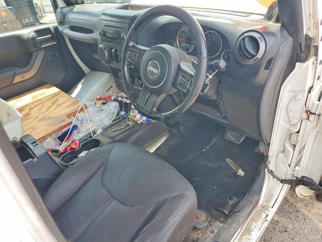 2014 Jeep Wrangler Unlimited Sport White vin: 1C4BJWKG3EL129469