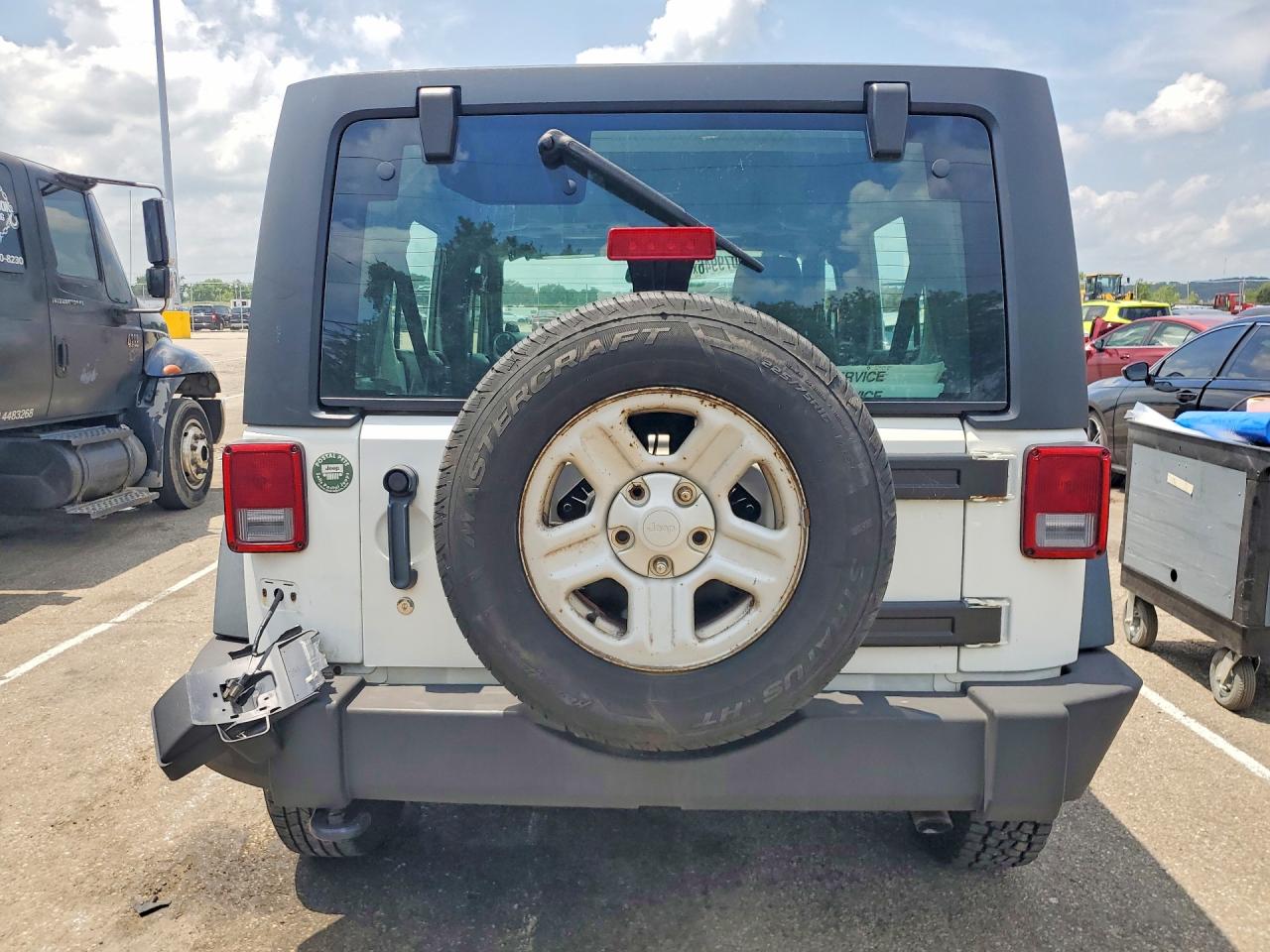 2014 Jeep Wrangler Unlimited Sport White vin: 1C4BJWKG3EL129469