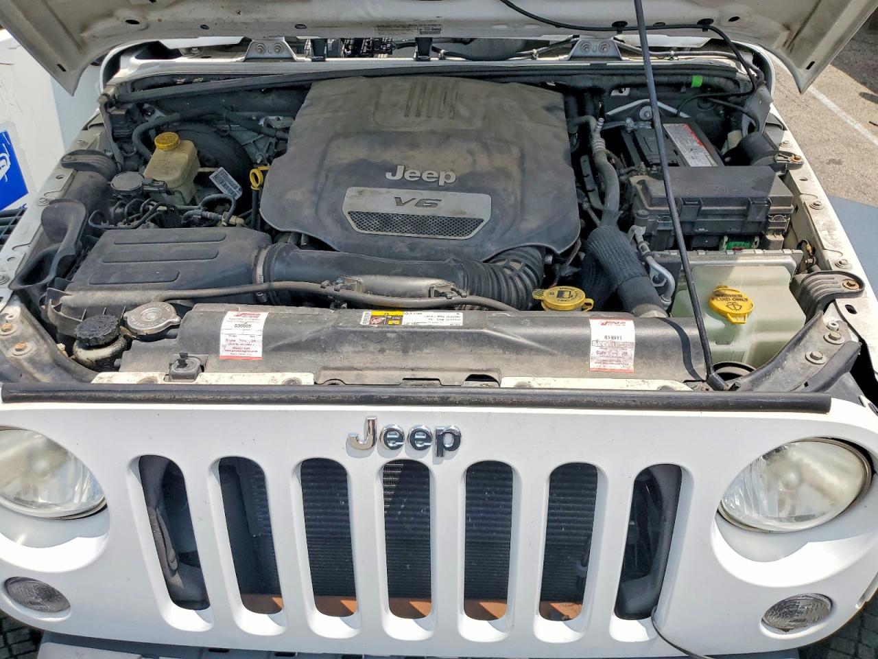 2014 Jeep Wrangler Unlimited Sport White vin: 1C4BJWKG3EL129469