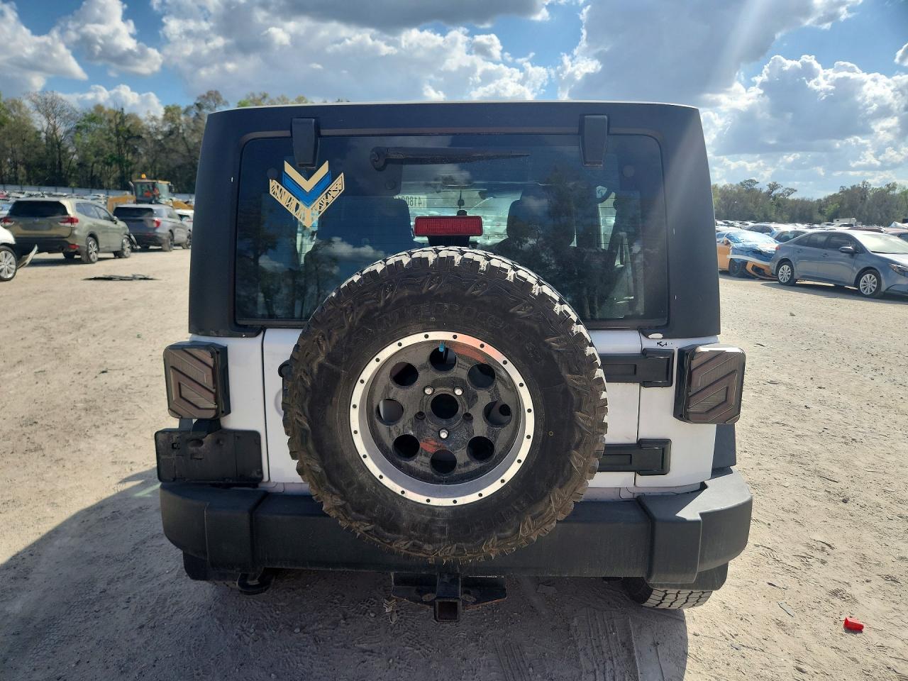 2014 Jeep Wrangler Unlimited Sport White vin: 1C4BJWKG7EL199895