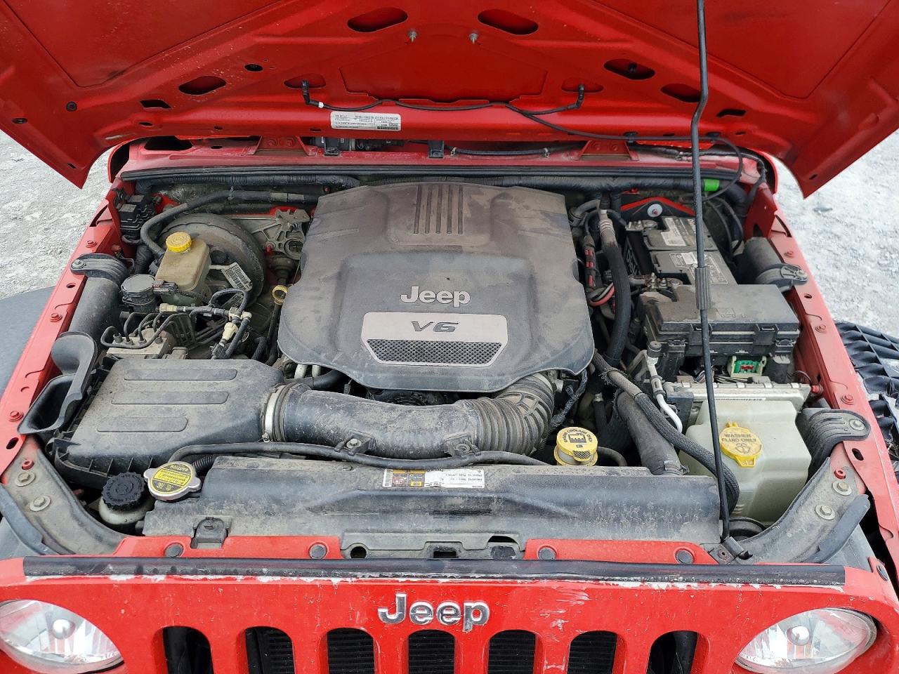 2015 Jeep Wrangler Unlimited Sport Red vin: 1C4BJWKG7FL686404