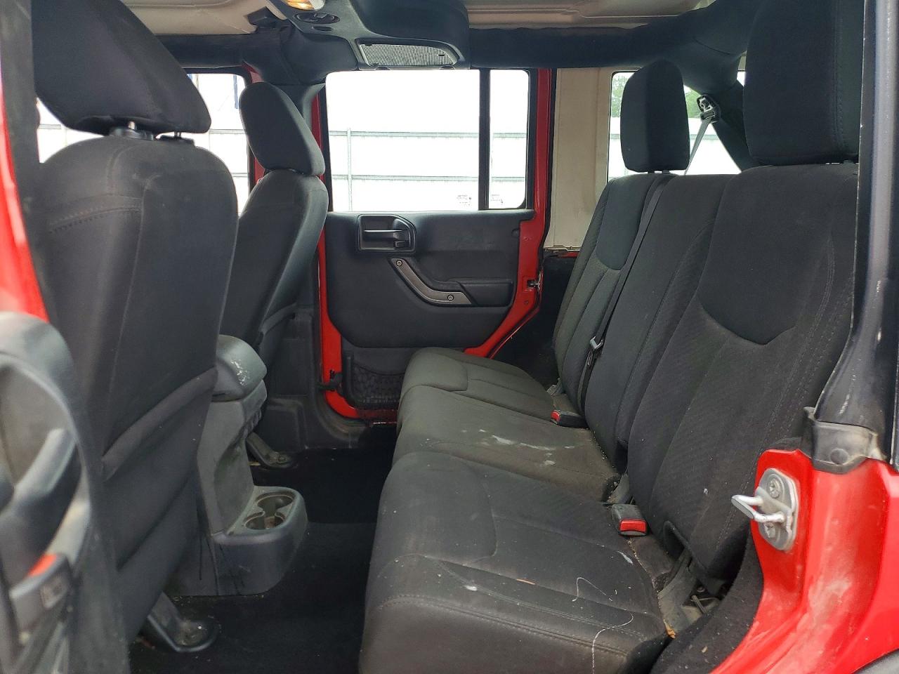 2015 Jeep Wrangler Unlimited Sport Red vin: 1C4BJWKG7FL686404