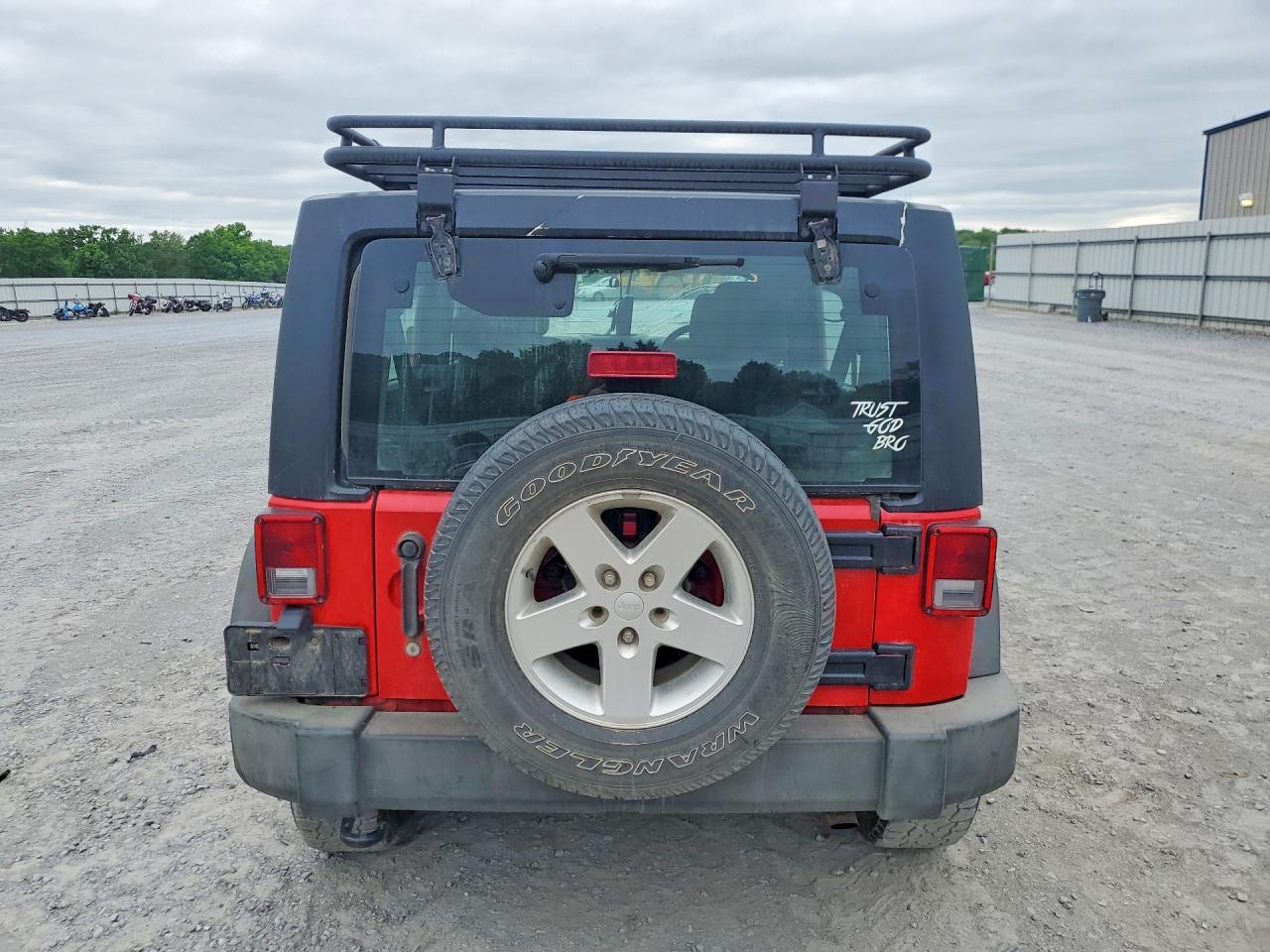 2015 Jeep Wrangler Unlimited Sport Red vin: 1C4BJWKG7FL686404