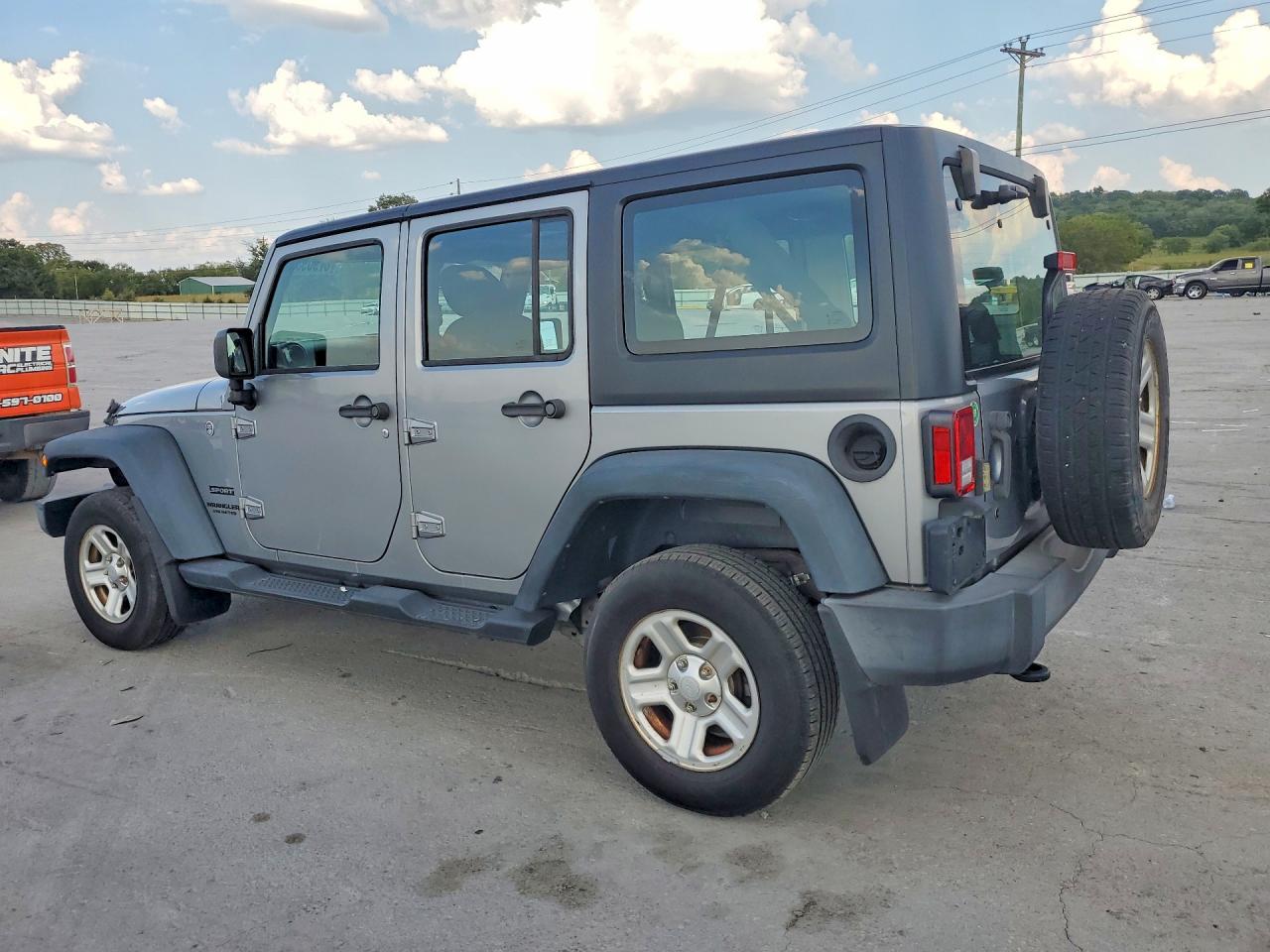 2016 Jeep Wrangler Unlimited Sport Silver vin: 1C4BJWKG7GL200305