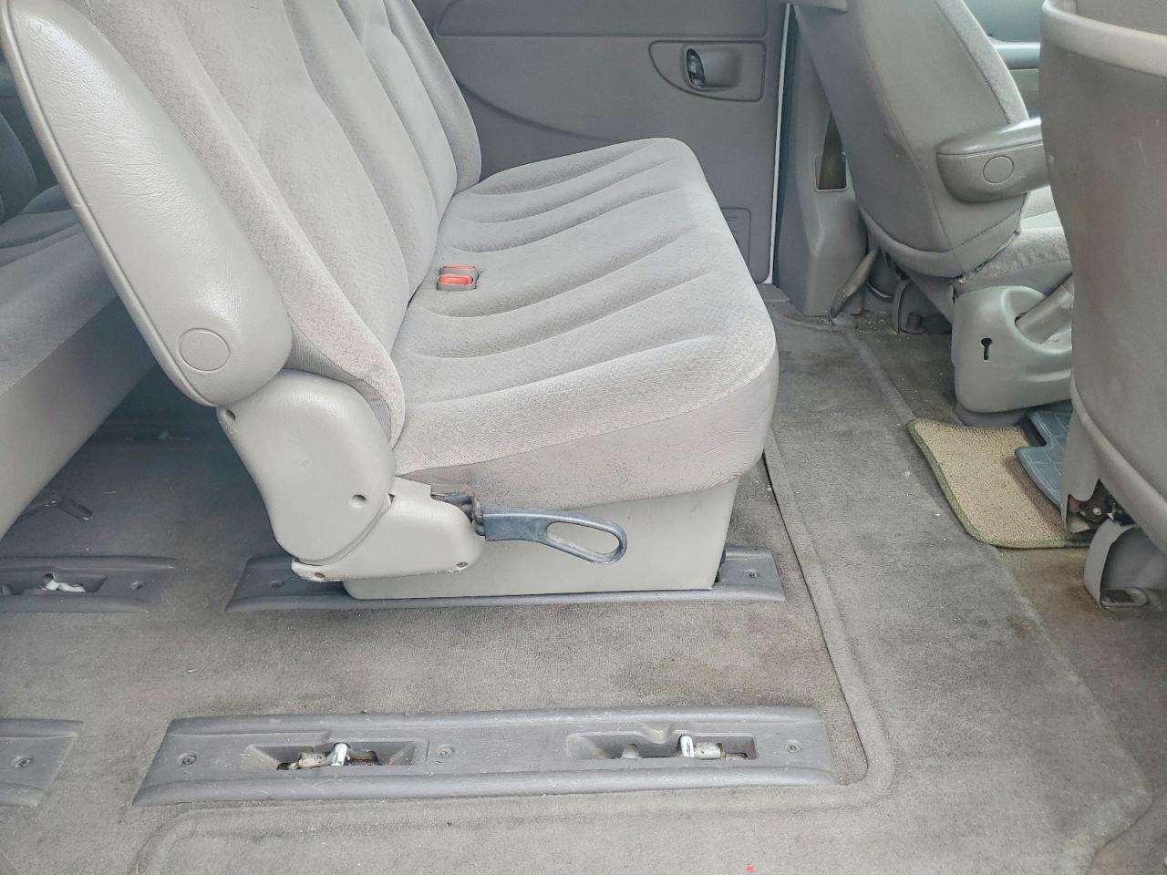 2003 Chrysler Voyager White vin: 1C4GJ25B43B334011
