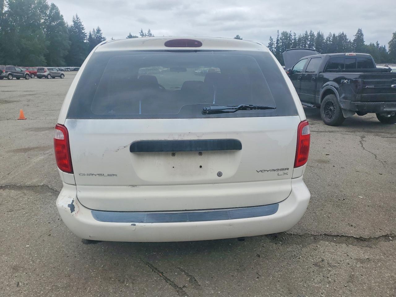 2003 Chrysler Voyager White vin: 1C4GJ25B43B334011