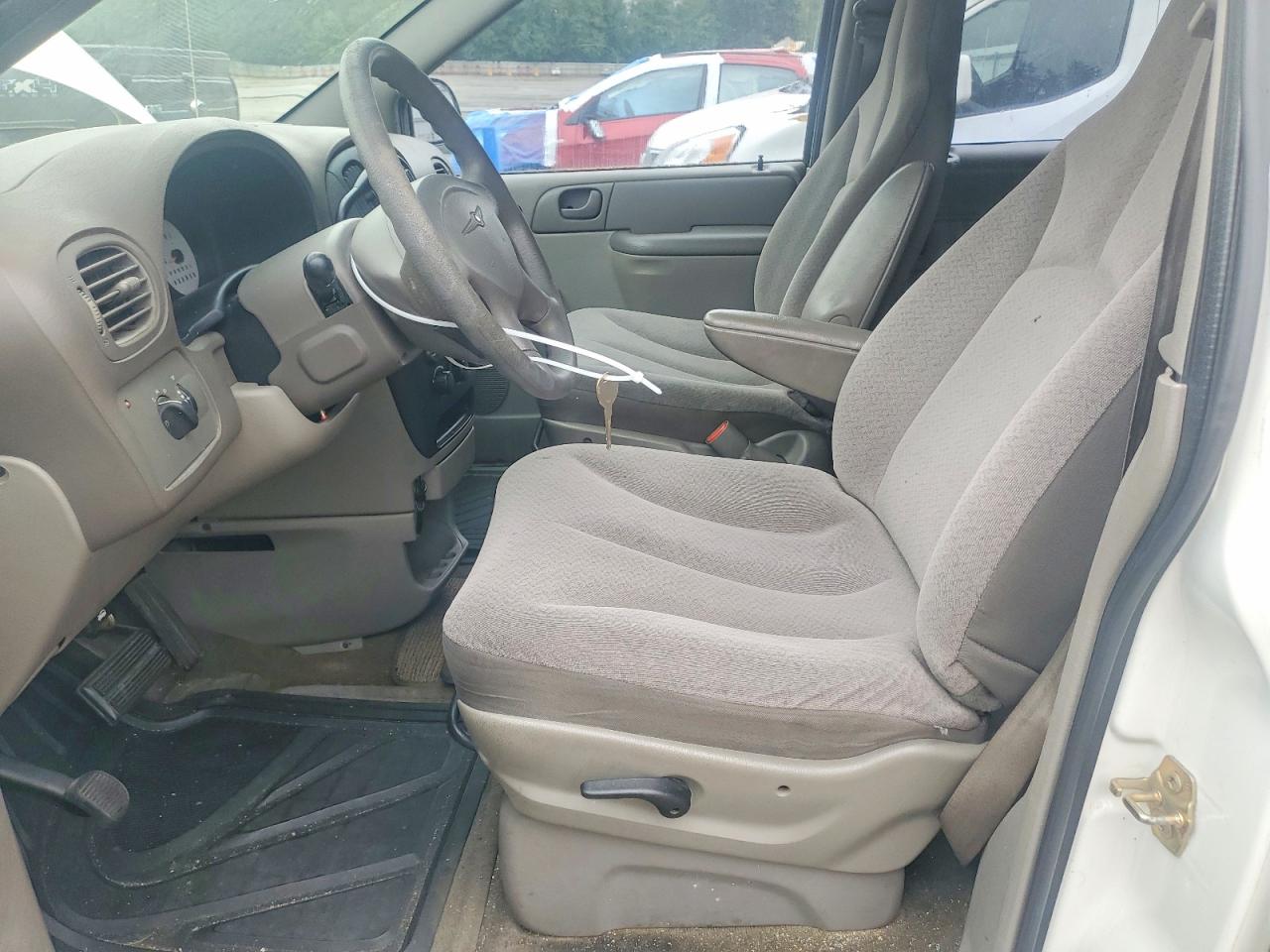2003 Chrysler Voyager White vin: 1C4GJ25B43B334011