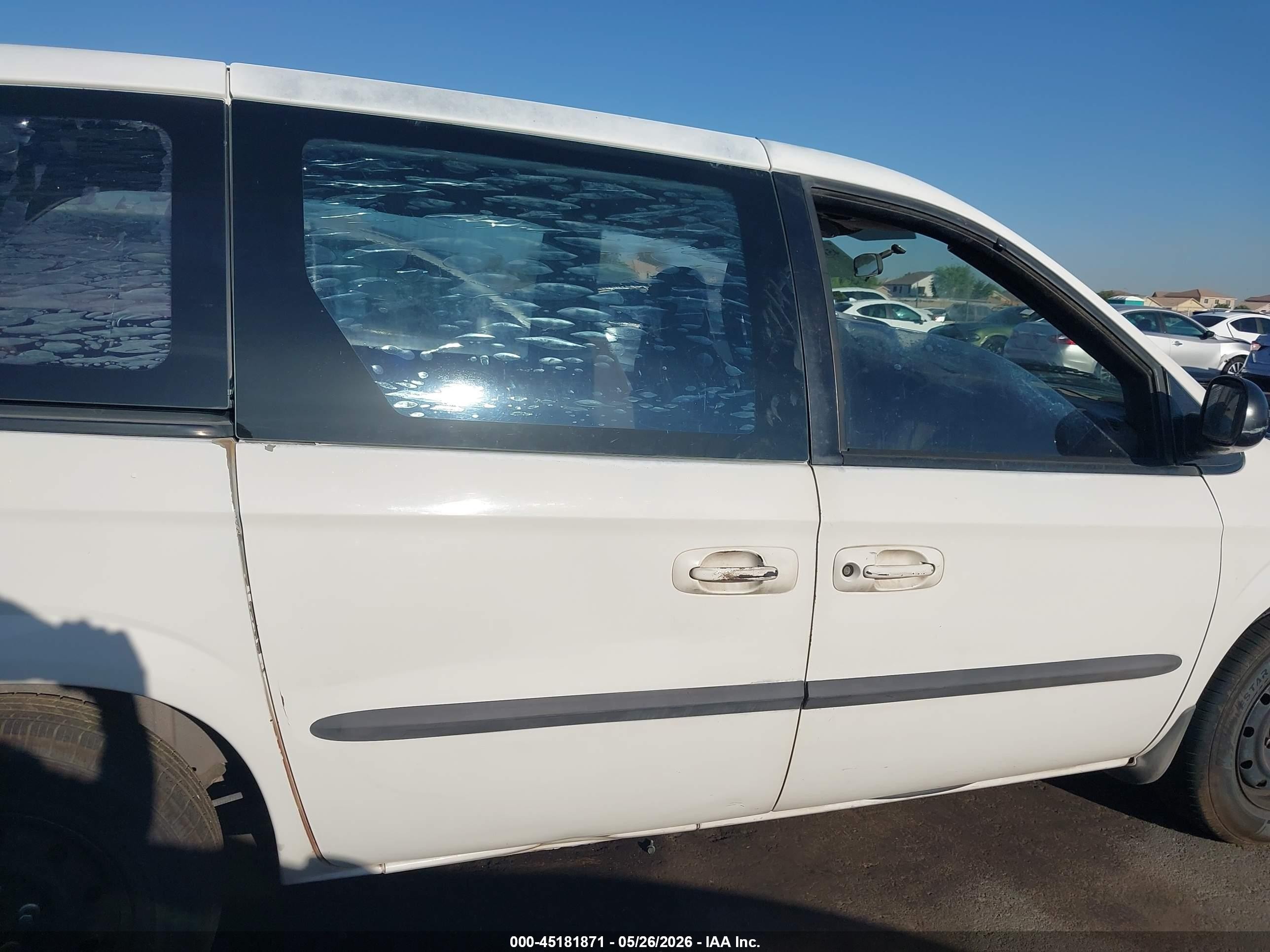 2003 Chrysler Voyager   White vin: 1C4GJ25B63B171121