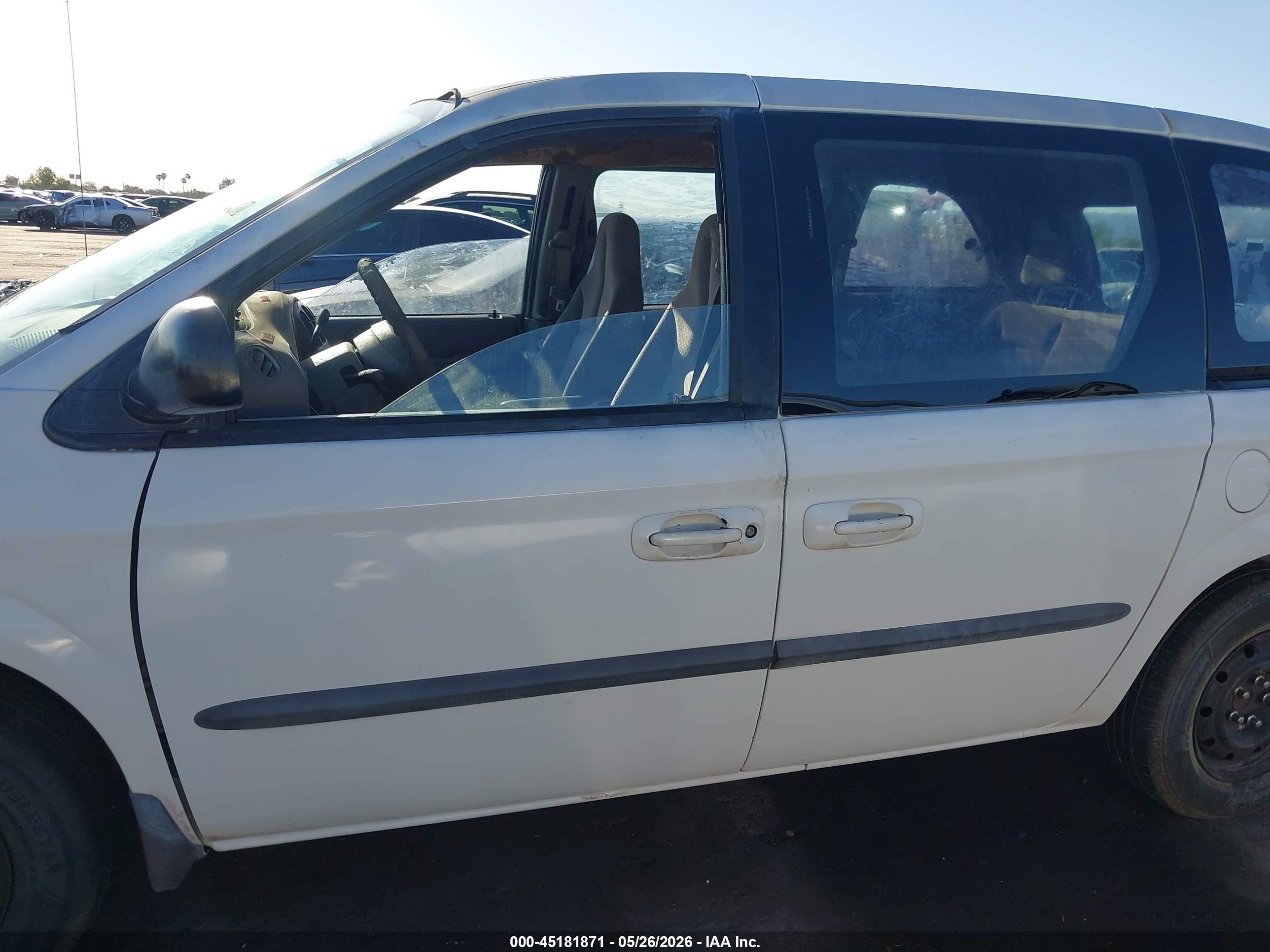 2003 Chrysler Voyager   White vin: 1C4GJ25B63B171121