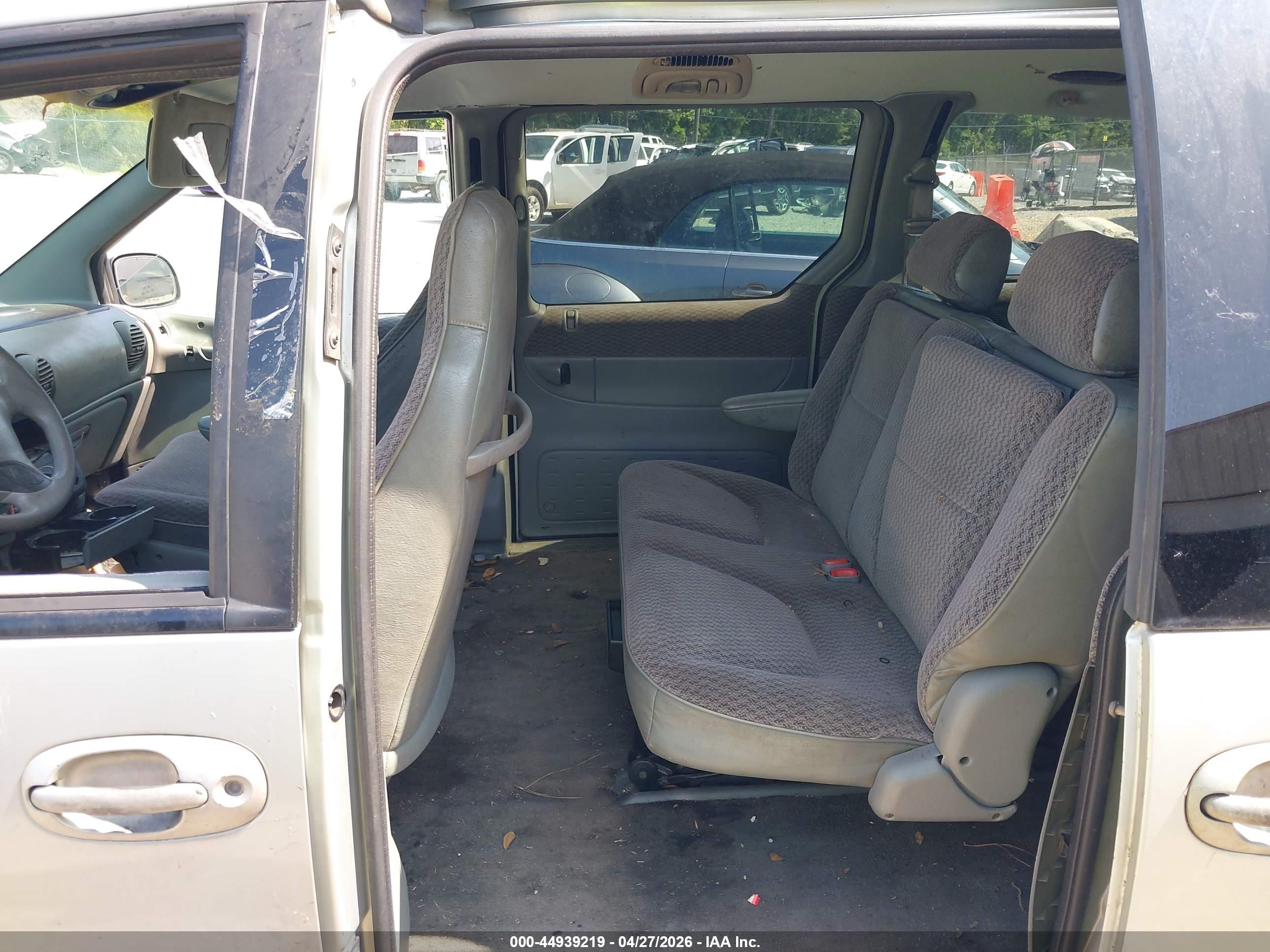 2000 Chrysler Grand Voyager Se Серый vin: 1C4GJ44G1YB765017