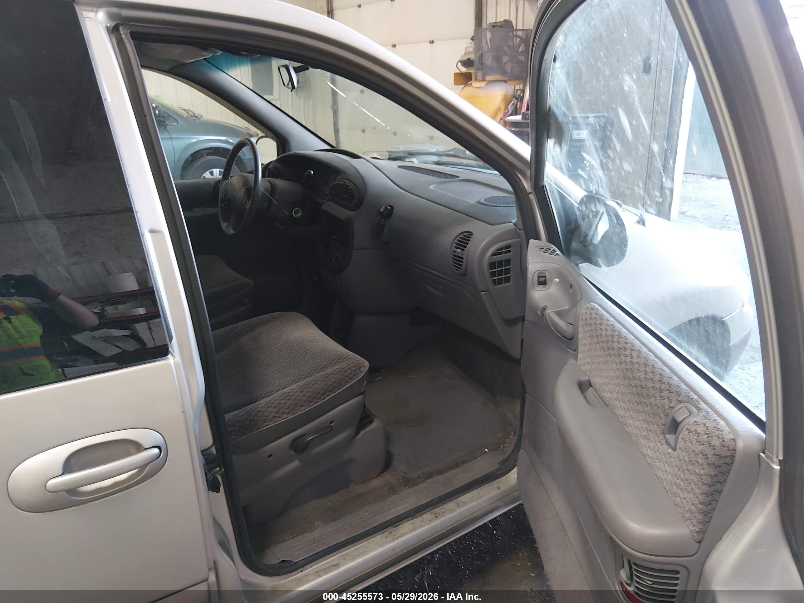 2000 Chrysler Grand Voyager Se Silver vin: 1C4GJ44GXYB747390