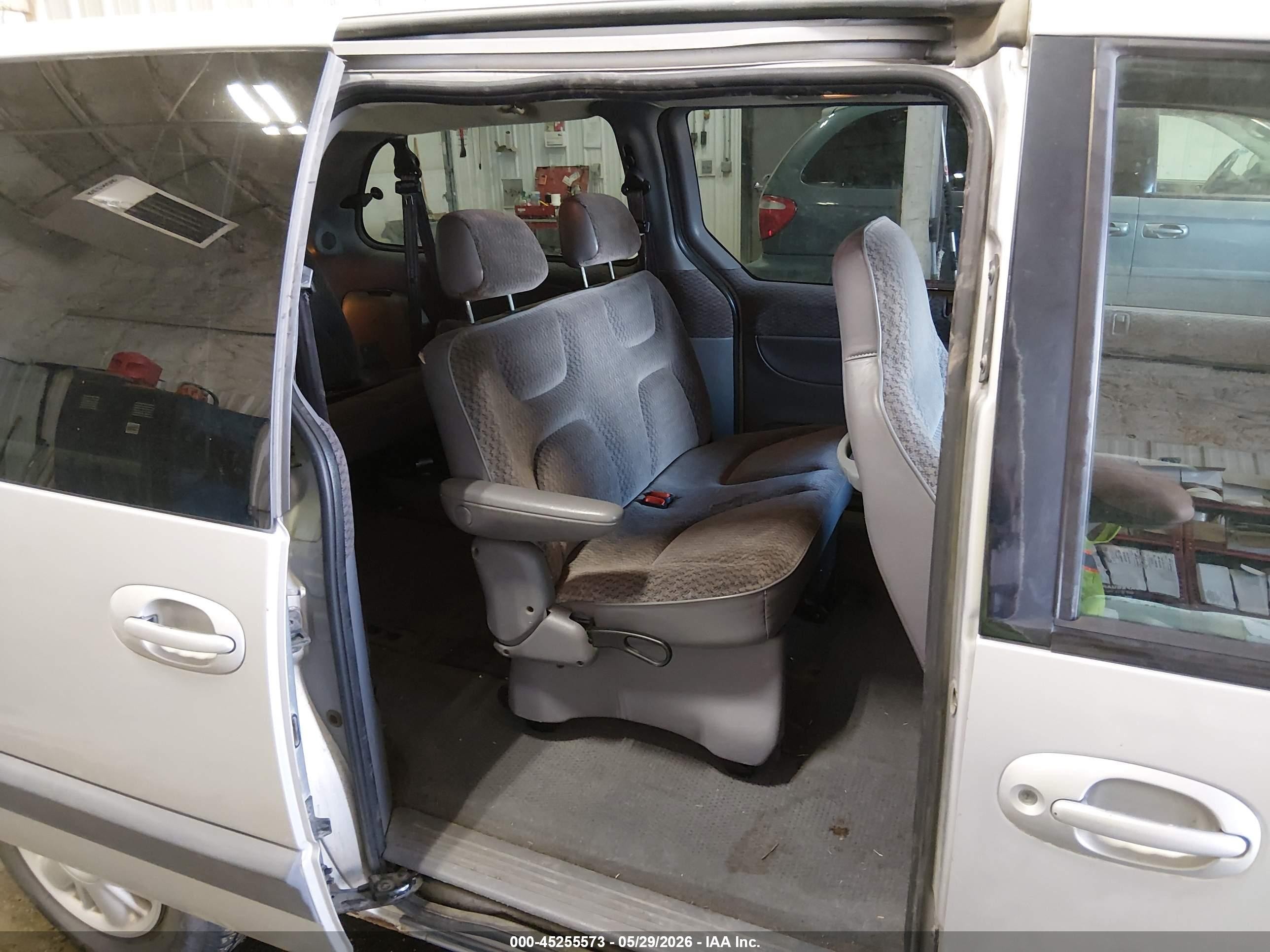 2000 Chrysler Grand Voyager Se Silver vin: 1C4GJ44GXYB747390