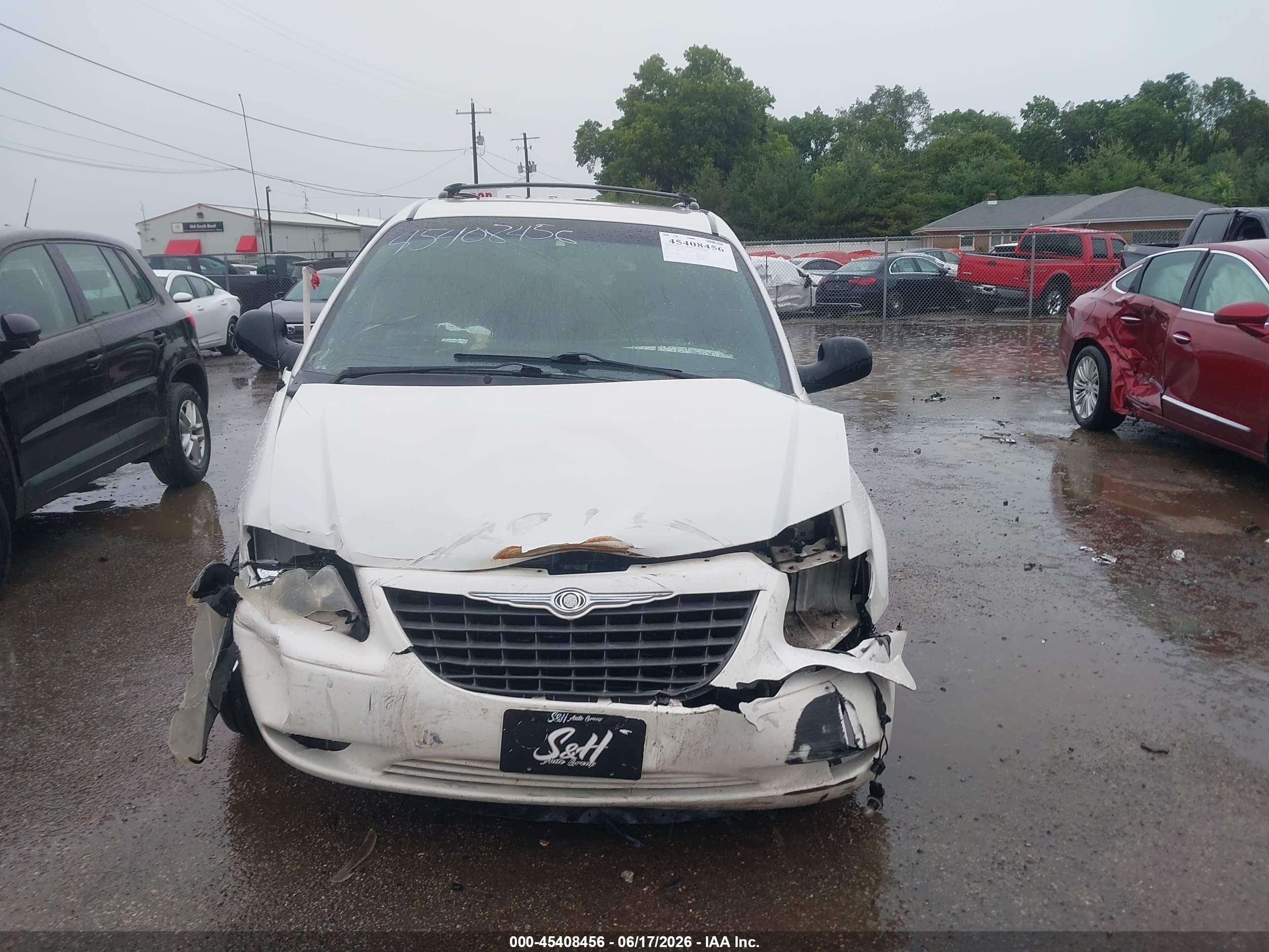 2001 Chrysler Voyager Lx Белый vin: 1C4GJ45311B246101