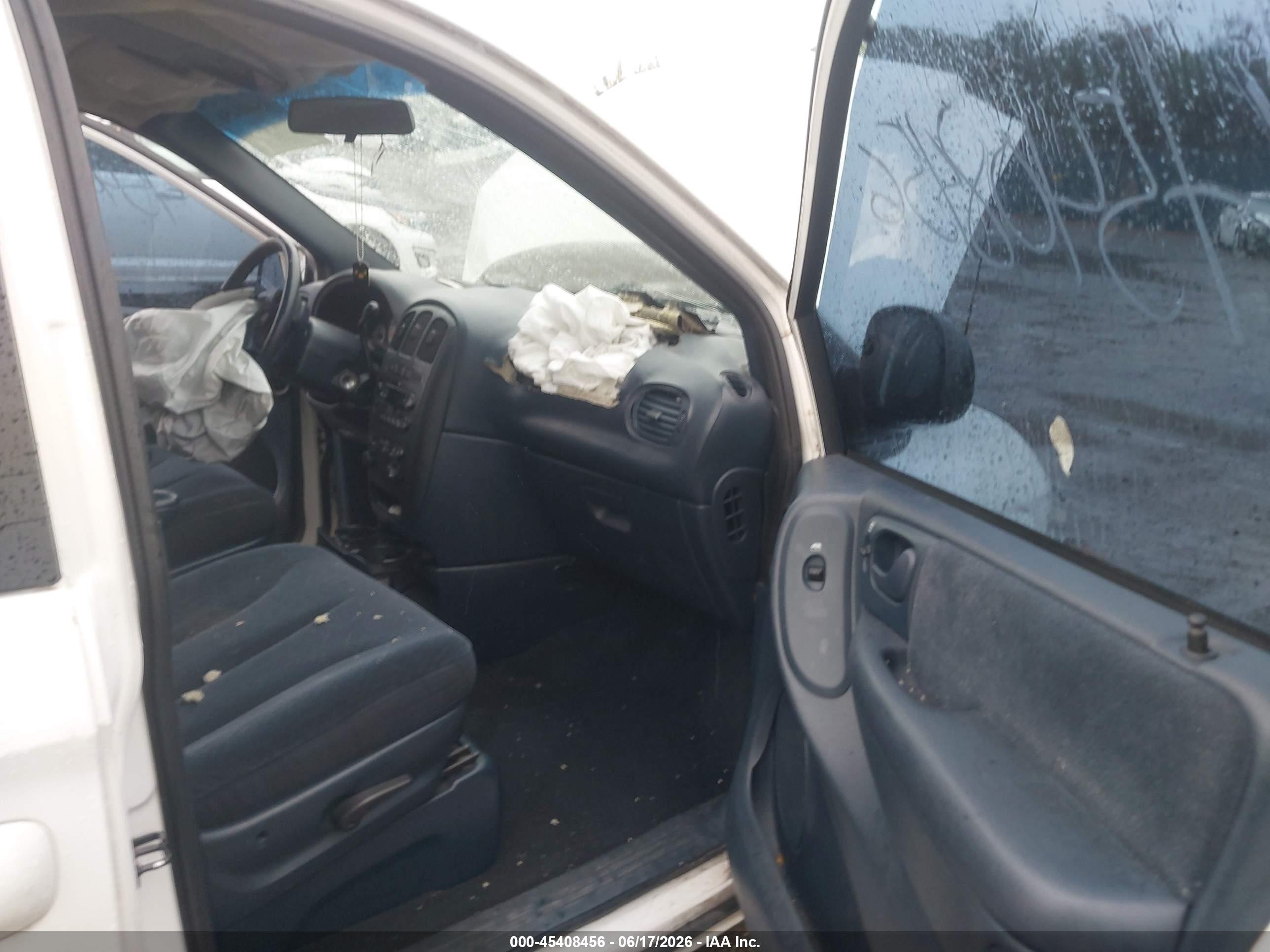 2001 Chrysler Voyager Lx Белый vin: 1C4GJ45311B246101