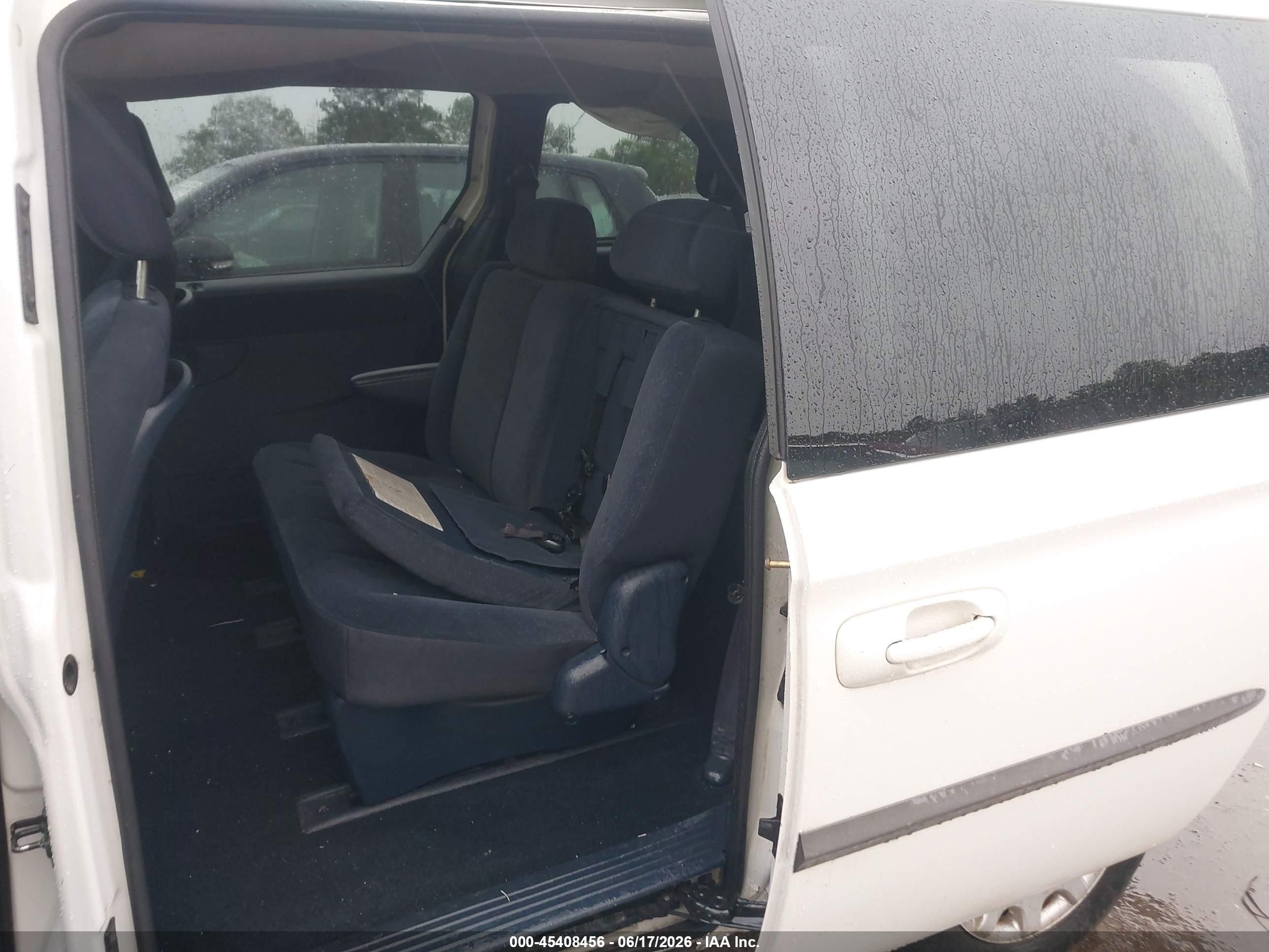 2001 Chrysler Voyager Lx Белый vin: 1C4GJ45311B246101